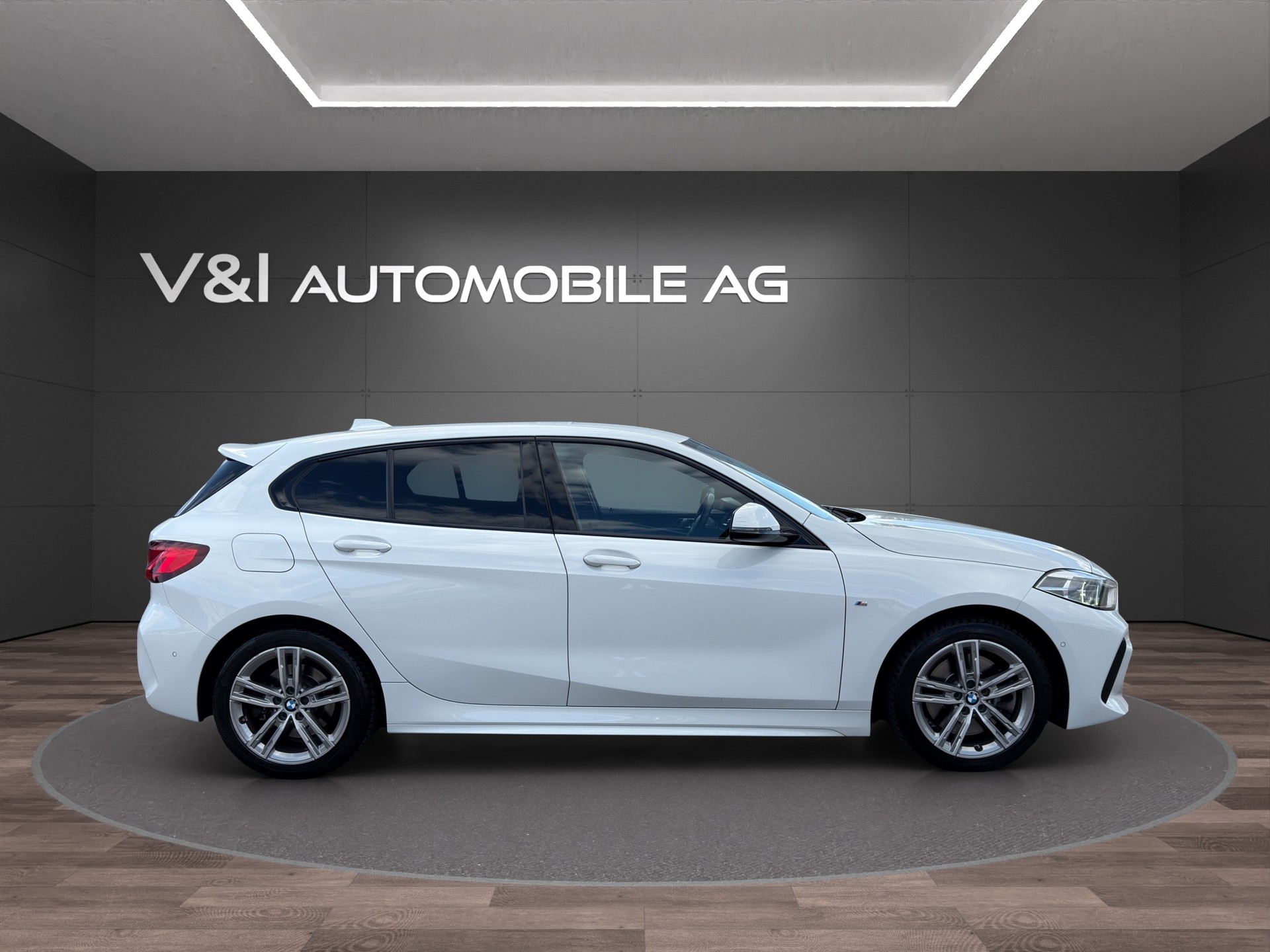BMW 120i M Sport Steptronic-image-7