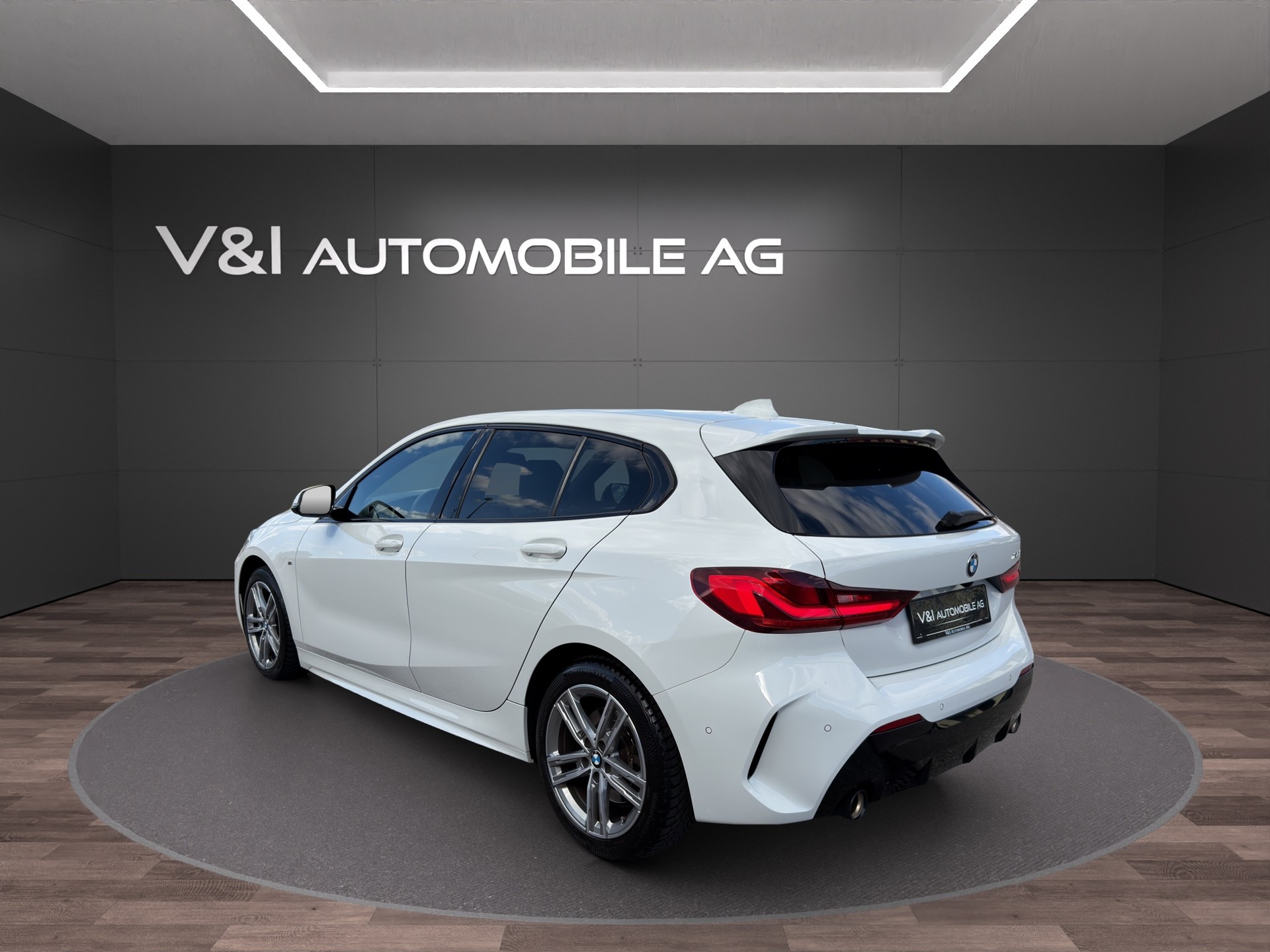 BMW 120i M Sport Steptronic-image-3