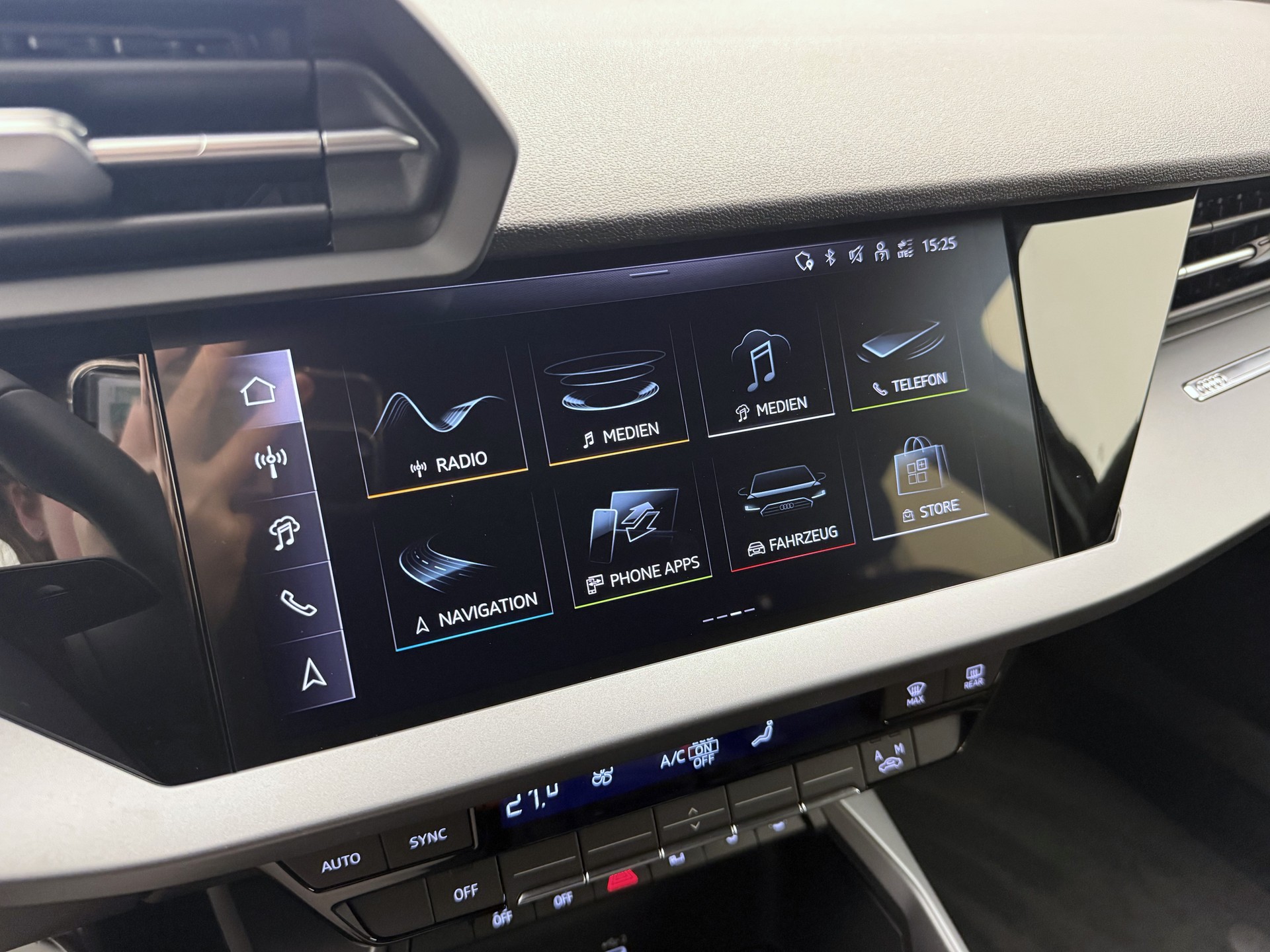 AUDI A3 Sportback TFSI 110 kW Attraction S tronic-image-13