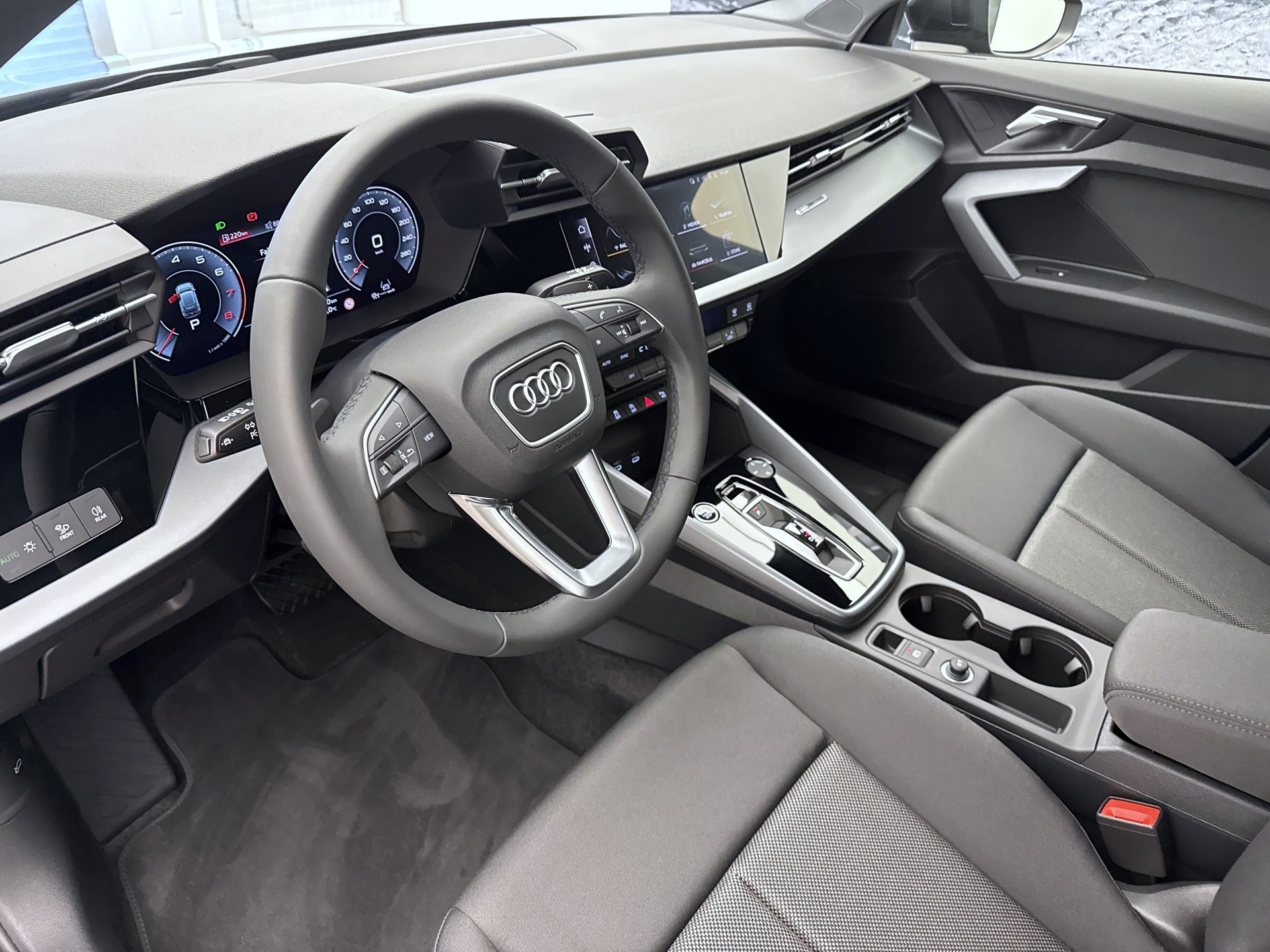 AUDI A3 Sportback TFSI 110 kW Attraction S tronic-image-5