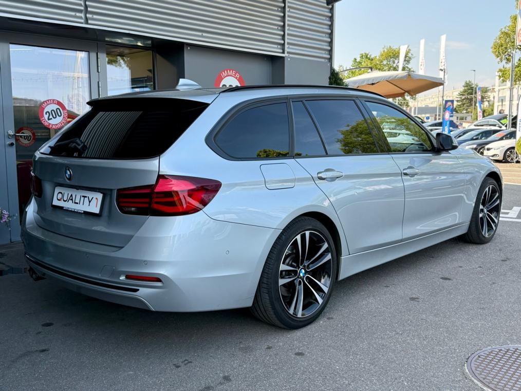 BMW 320d xDrive Touring Edition Sport Line Steptronic-image-2