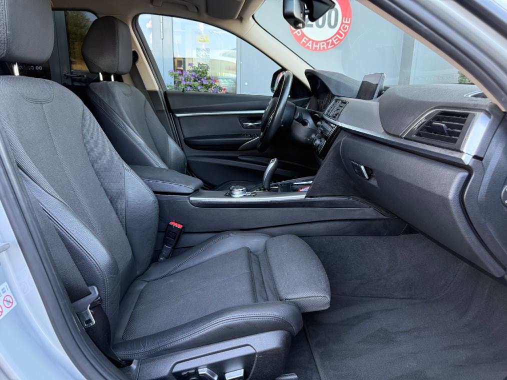 BMW 320d xDrive Touring Edition Sport Line Steptronic-image-9