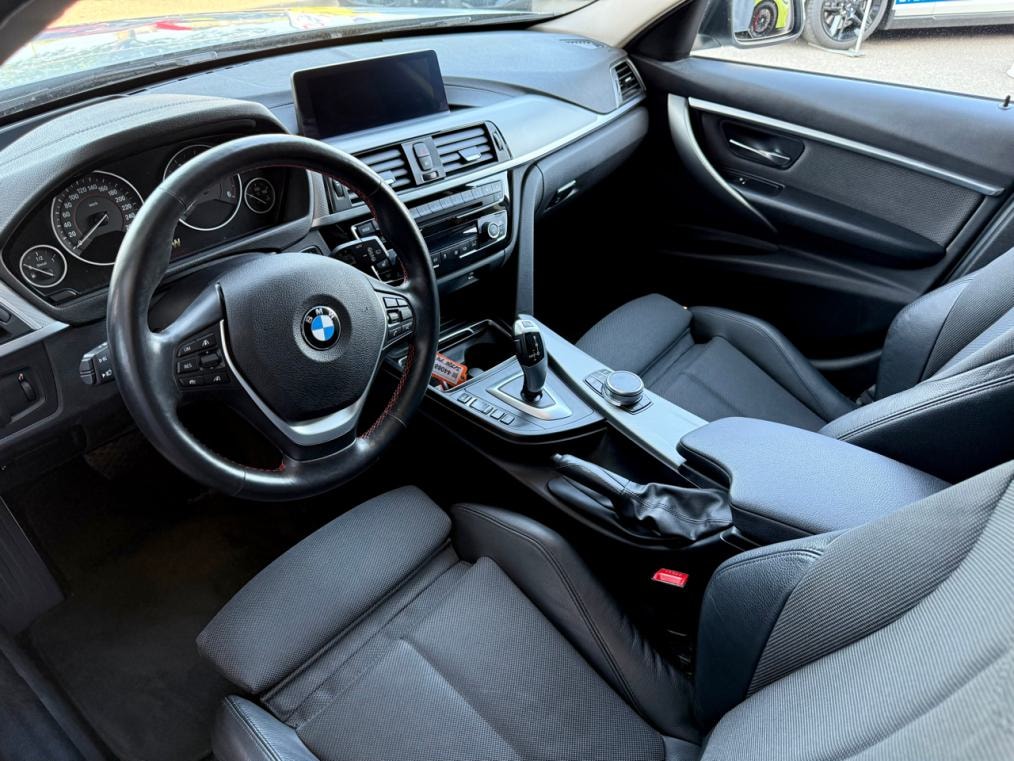 BMW 320d xDrive Touring Edition Sport Line Steptronic-image-3