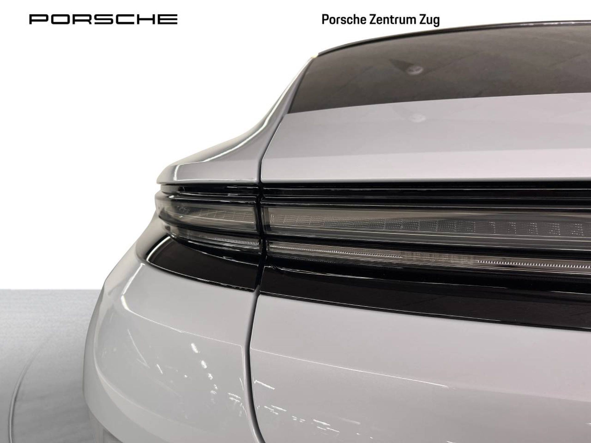 PORSCHE Panamera 4S E-Hybrid-image-12