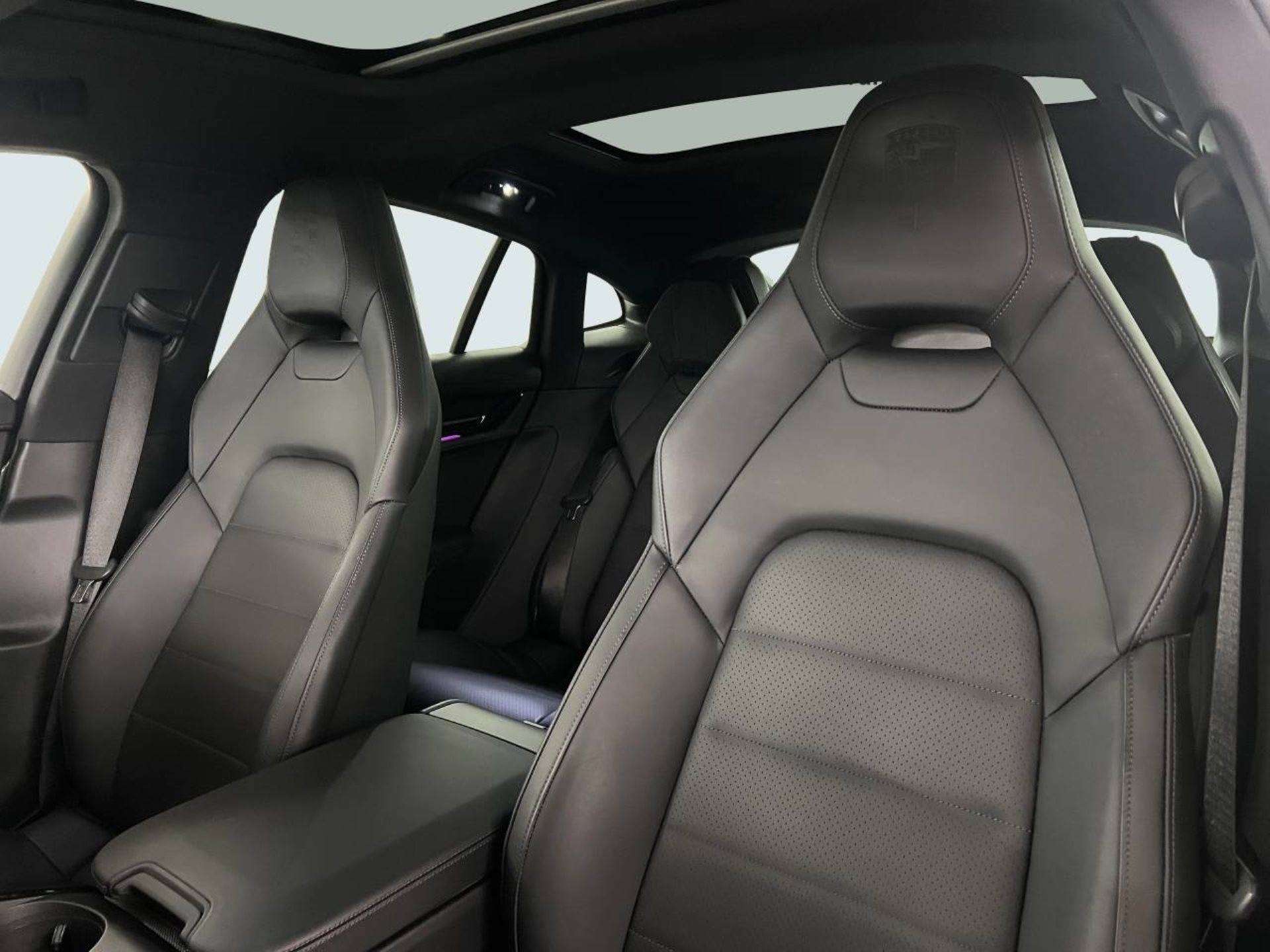 PORSCHE Panamera 4S E-Hybrid-image-4
