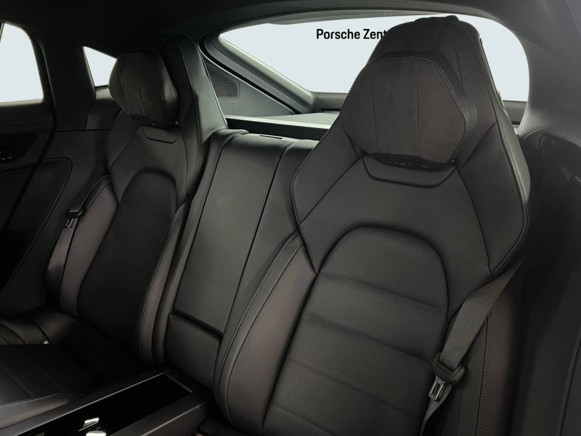 PORSCHE Panamera 4S E-Hybrid-image-22