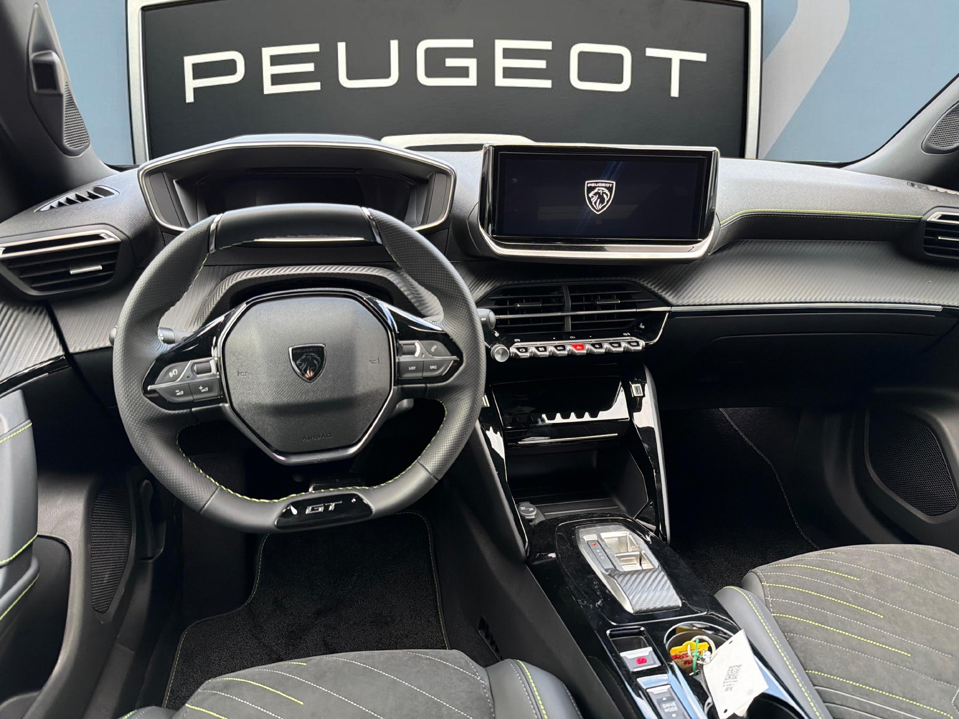 PEUGEOT 2008 1.2 Hybrid 145 GT Exclusive-image-8