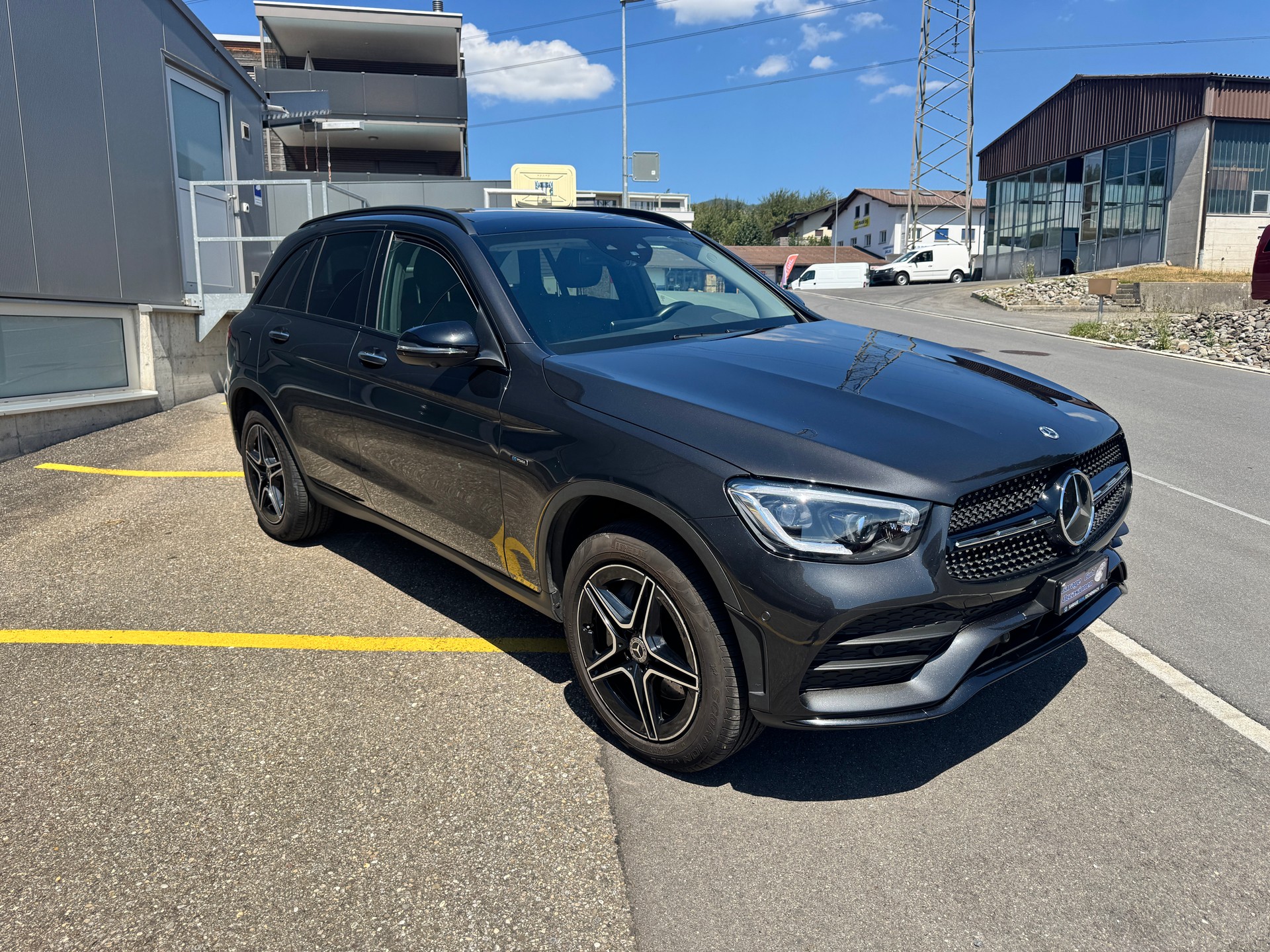 MERCEDES-BENZ GLC 300 e AMG Line 4Matic 9G-Tronic-image-1