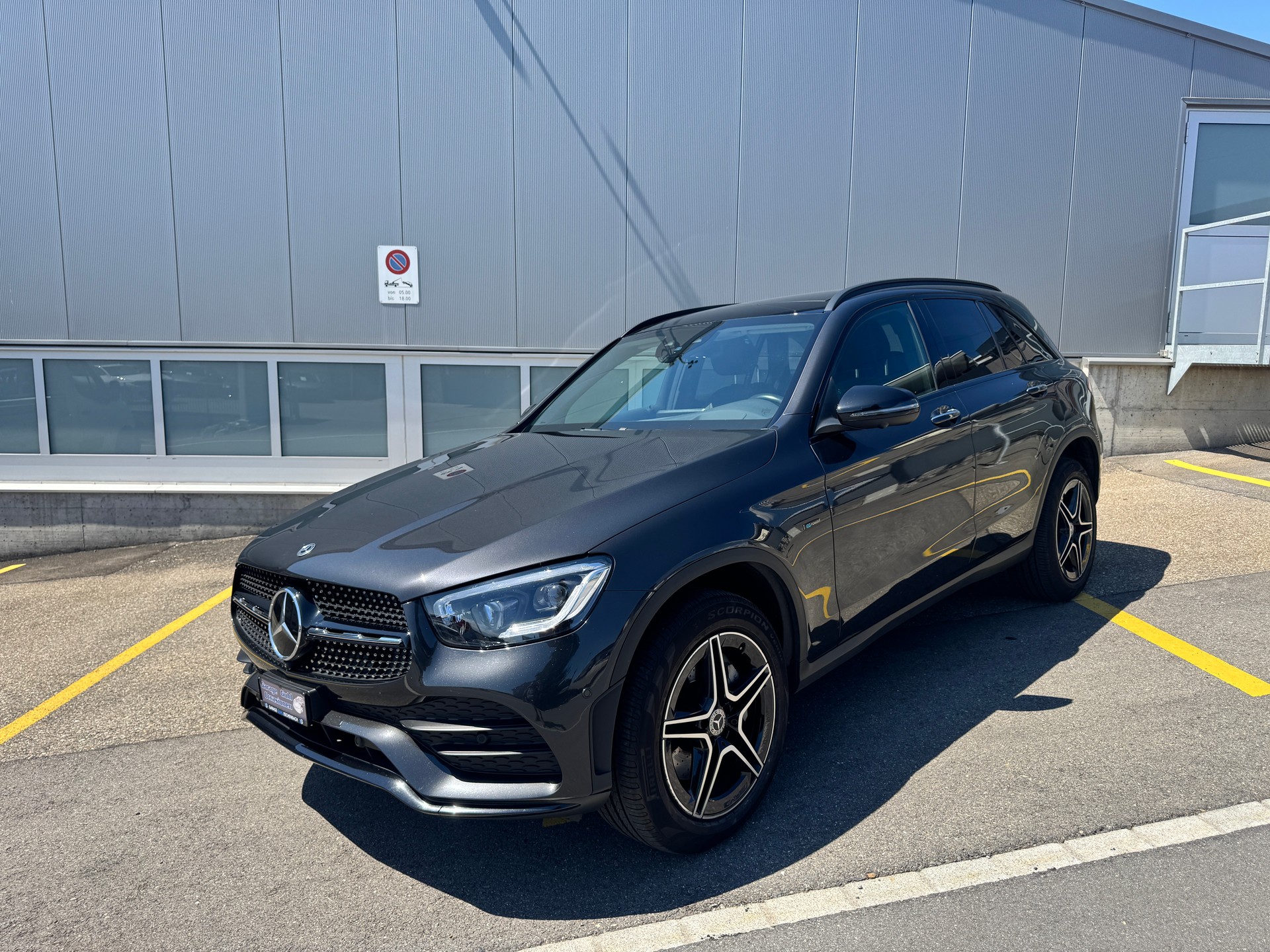 MERCEDES-BENZ GLC 300 e AMG Line 4Matic 9G-Tronic-image-0