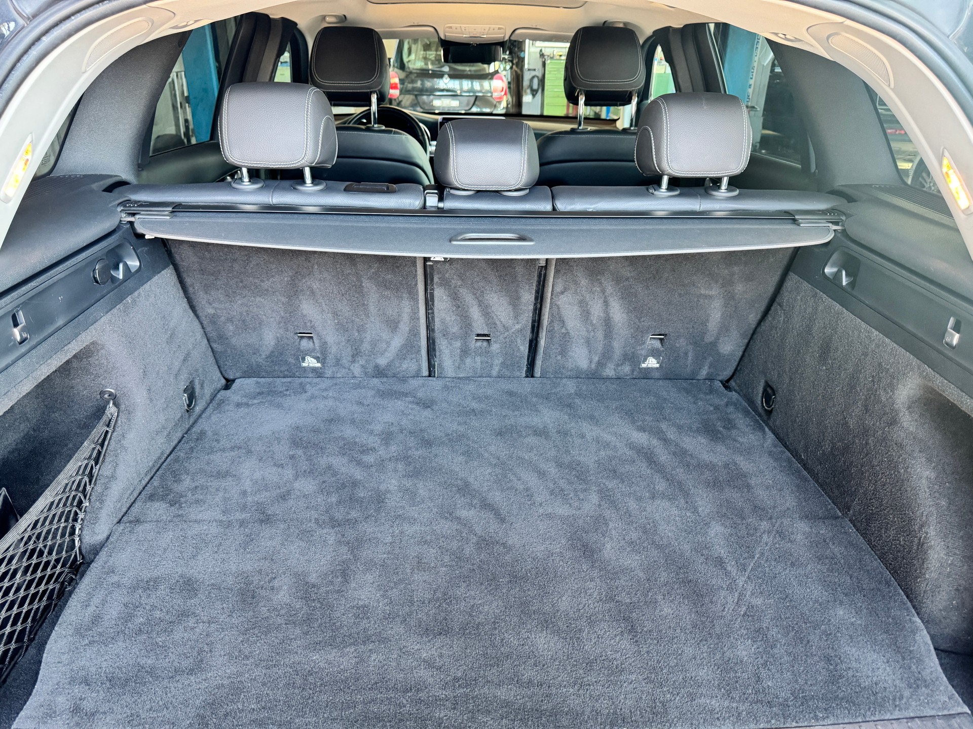 MERCEDES-BENZ GLC 300 e AMG Line 4Matic 9G-Tronic-image-12