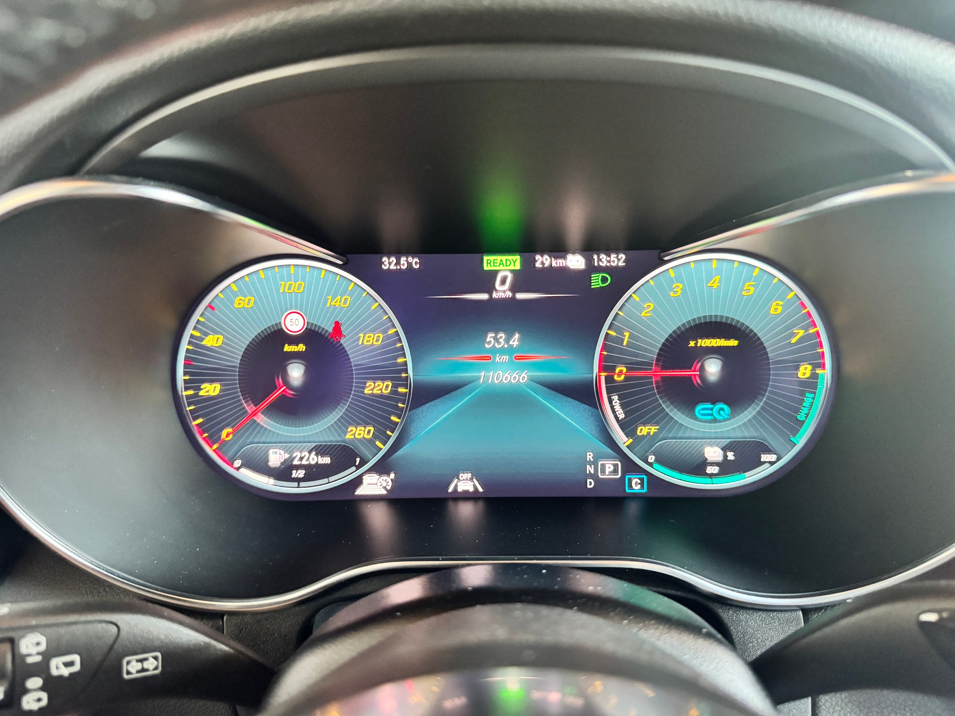 MERCEDES-BENZ GLC 300 e AMG Line 4Matic 9G-Tronic-image-9