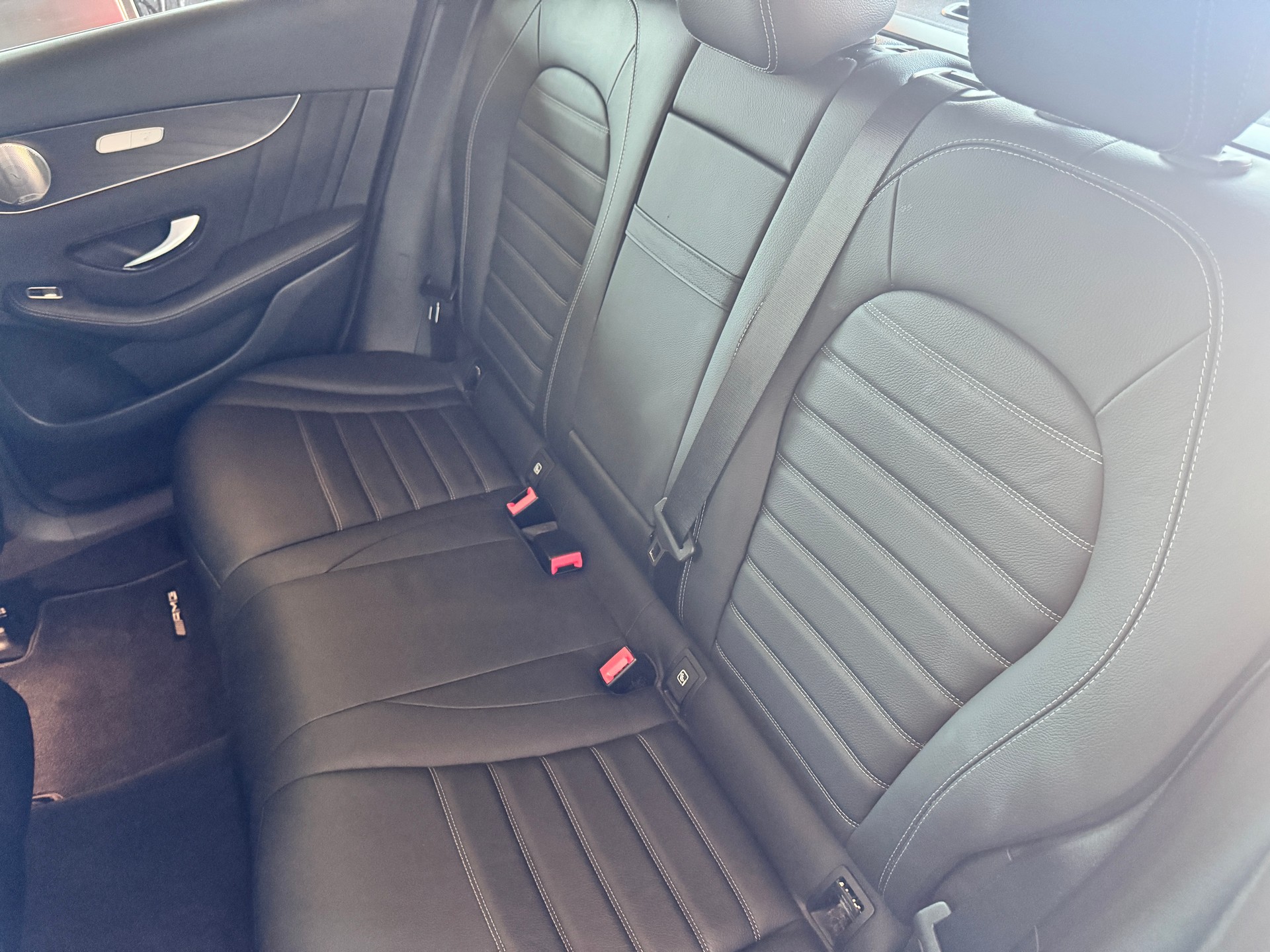 MERCEDES-BENZ GLC 300 e AMG Line 4Matic 9G-Tronic-image-10