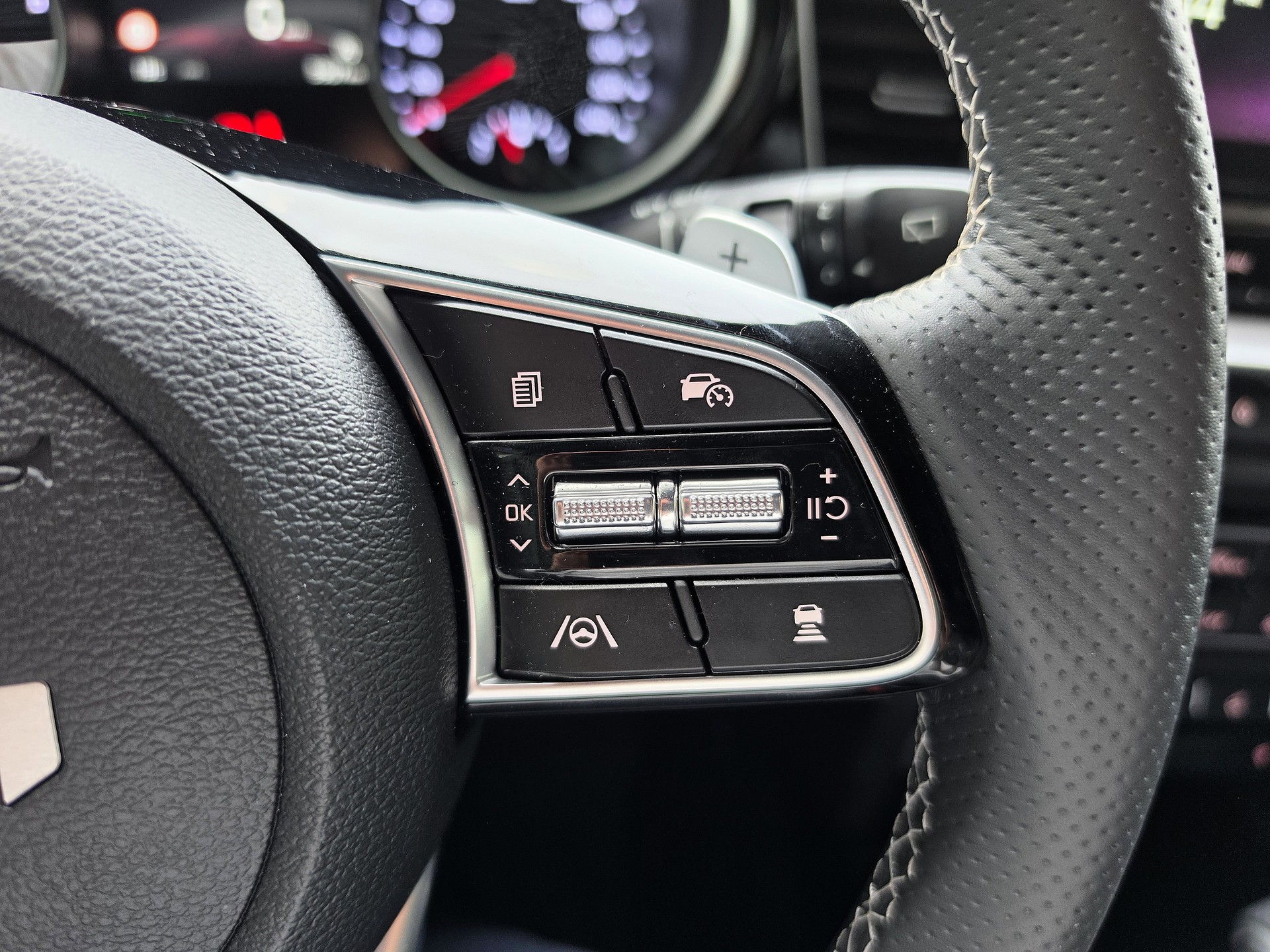 KIA ProCeed 1.5 T-GDi MHEV GT-Line DCT-image-11