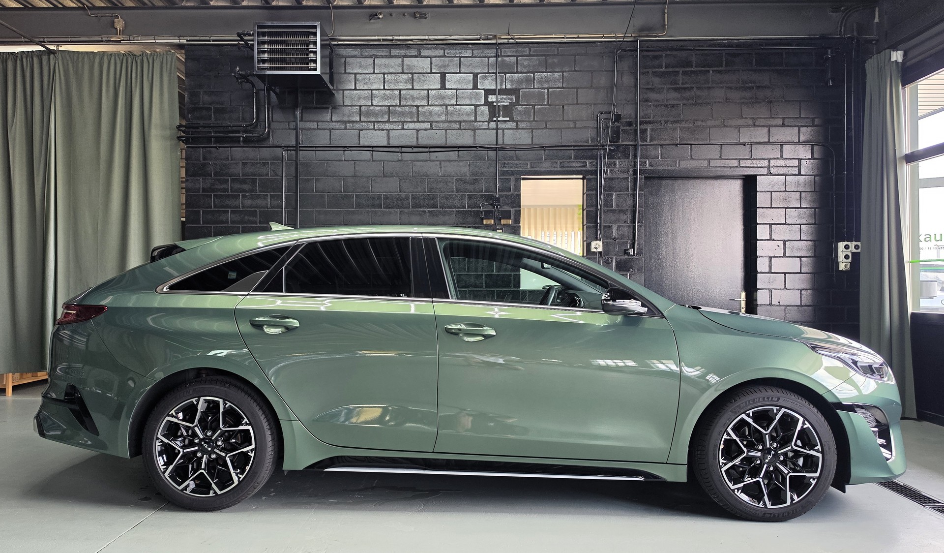 KIA ProCeed 1.5 T-GDi MHEV GT-Line DCT-image-1