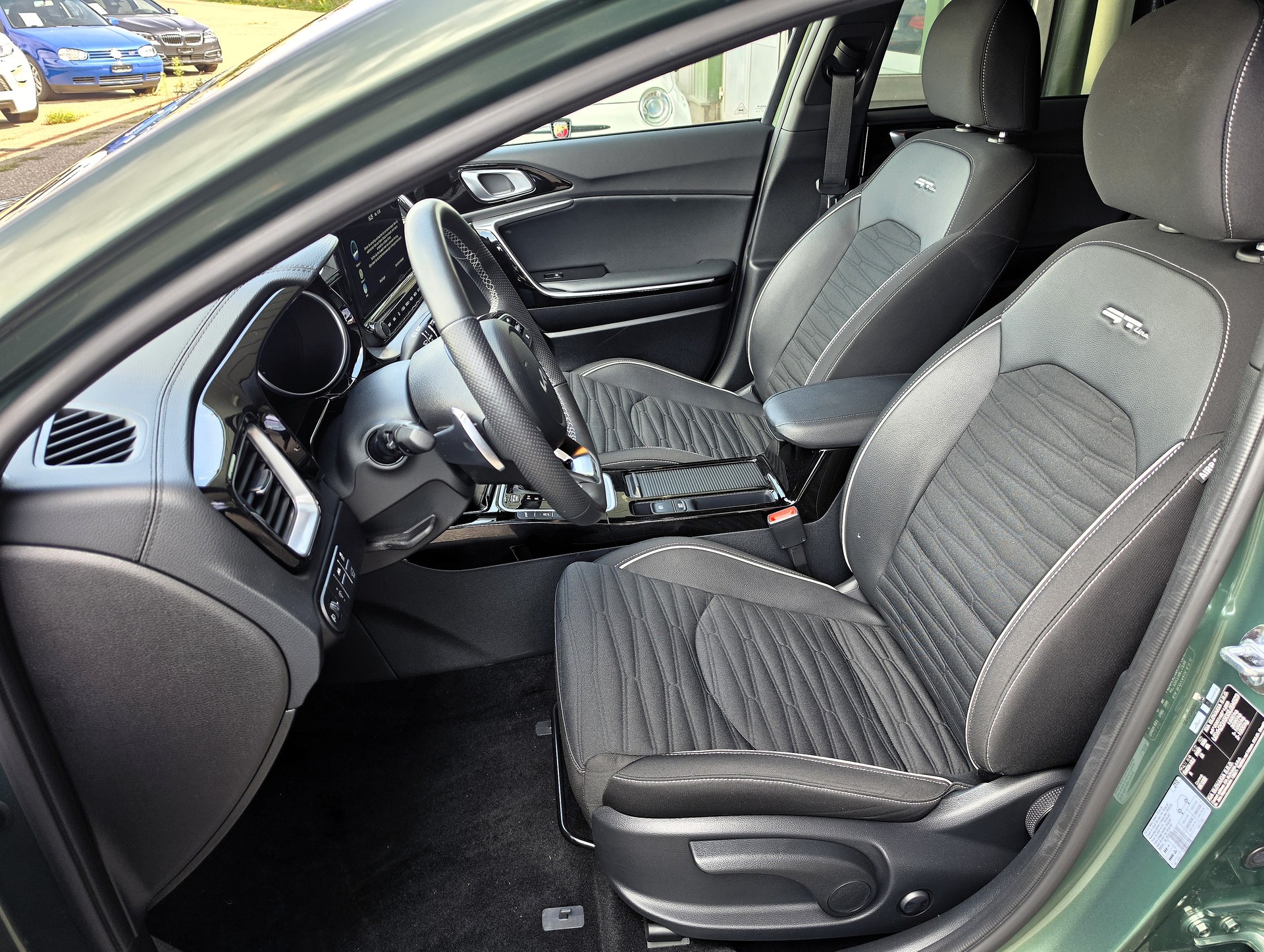KIA ProCeed 1.5 T-GDi MHEV GT-Line DCT-image-9