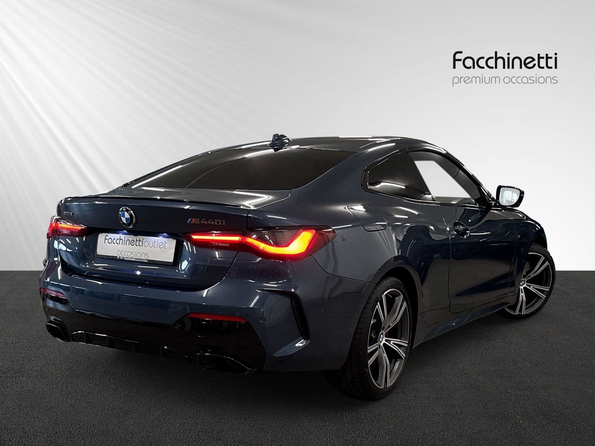 BMW M440i xDrive 48V Coupé Steptronic-image-2