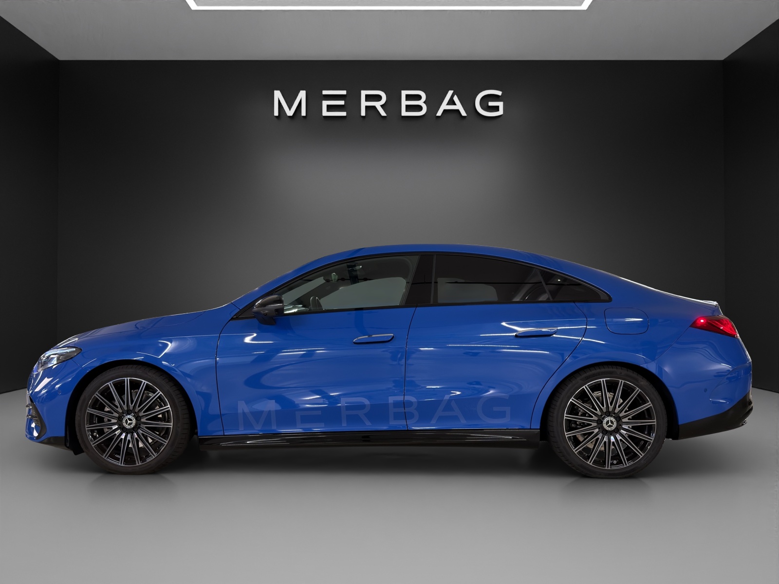 MERCEDES-BENZ CLA 220 8G-DCT 4Matic-image-3
