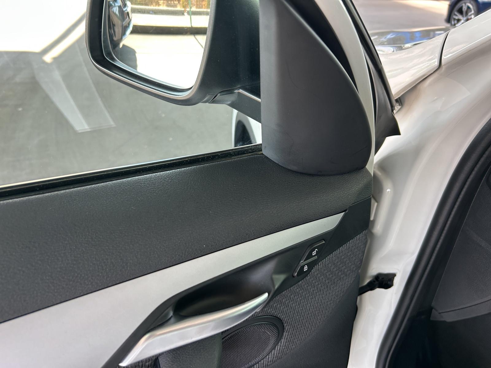 BMW X1 18d xDrive-image-19