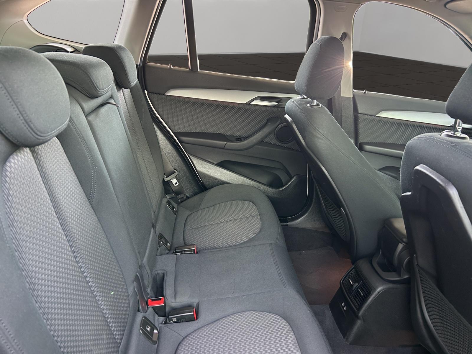 BMW X1 18d xDrive-image-23