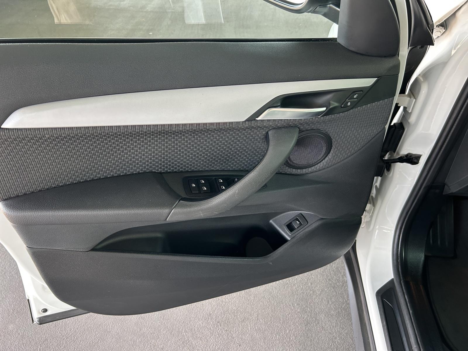 BMW X1 18d xDrive-image-18