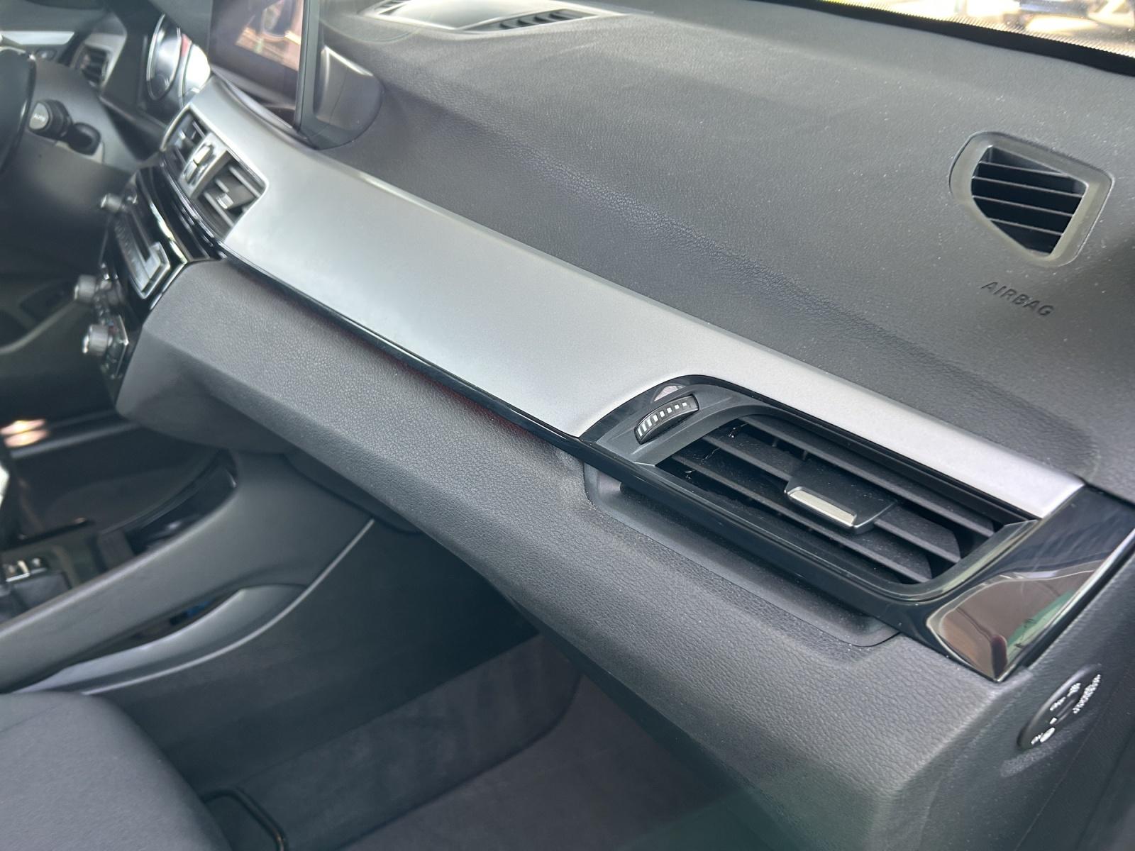 BMW X1 18d xDrive-image-16