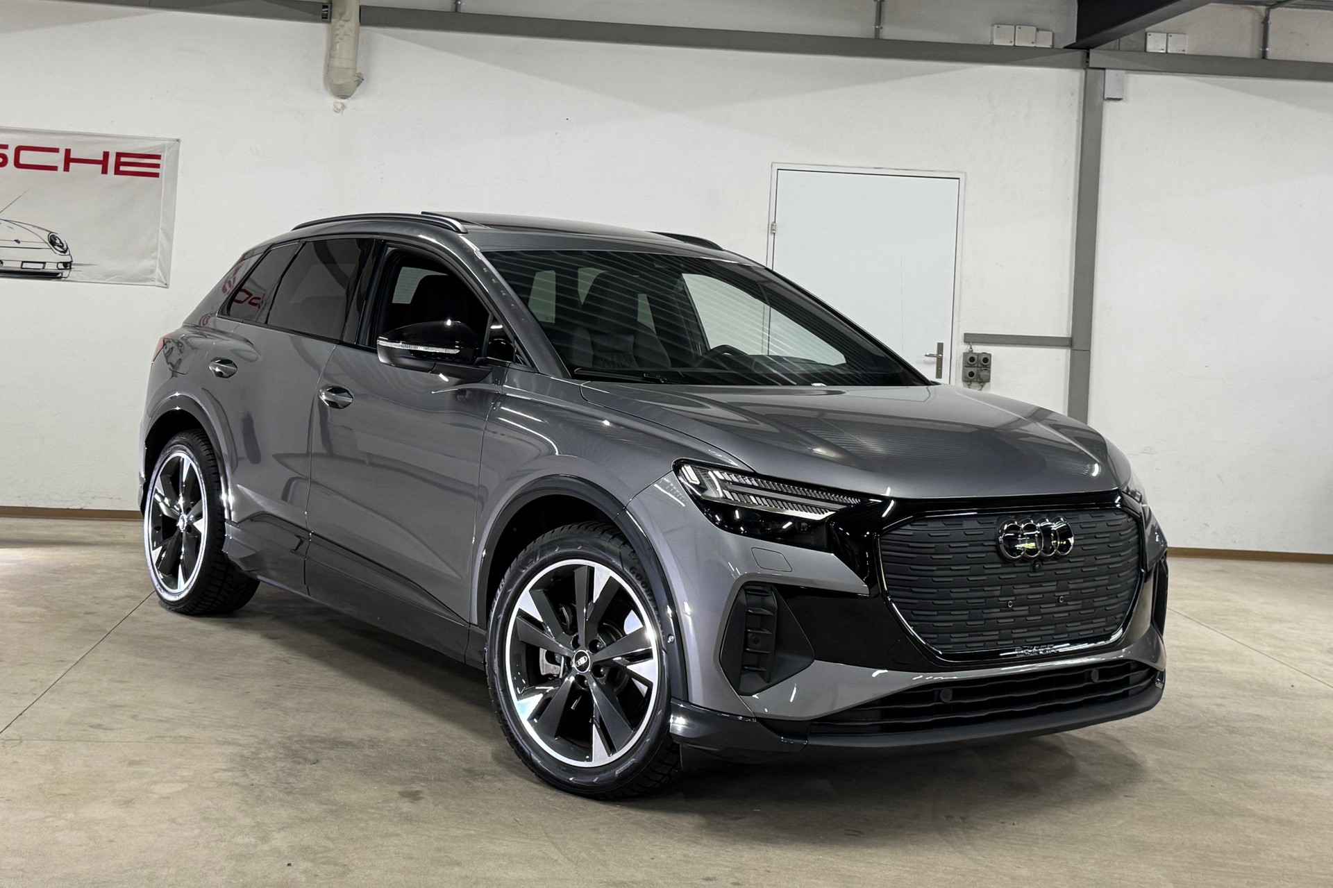 AUDI Q4 e-tron 45 S-Line Edition Swiss Ski quattro 82kWh / TOP-Ausstattung / CH-Fahrzeug-showroom-element-2