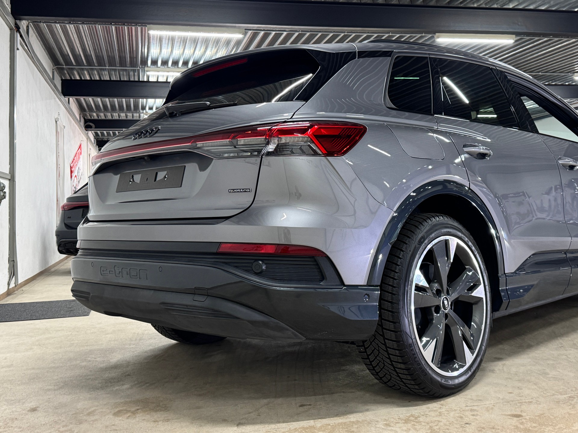 AUDI Q4 e-tron 45 S-Line Edition Swiss Ski quattro 82kWh / TOP-Ausstattung / CH-Fahrzeug-image-5