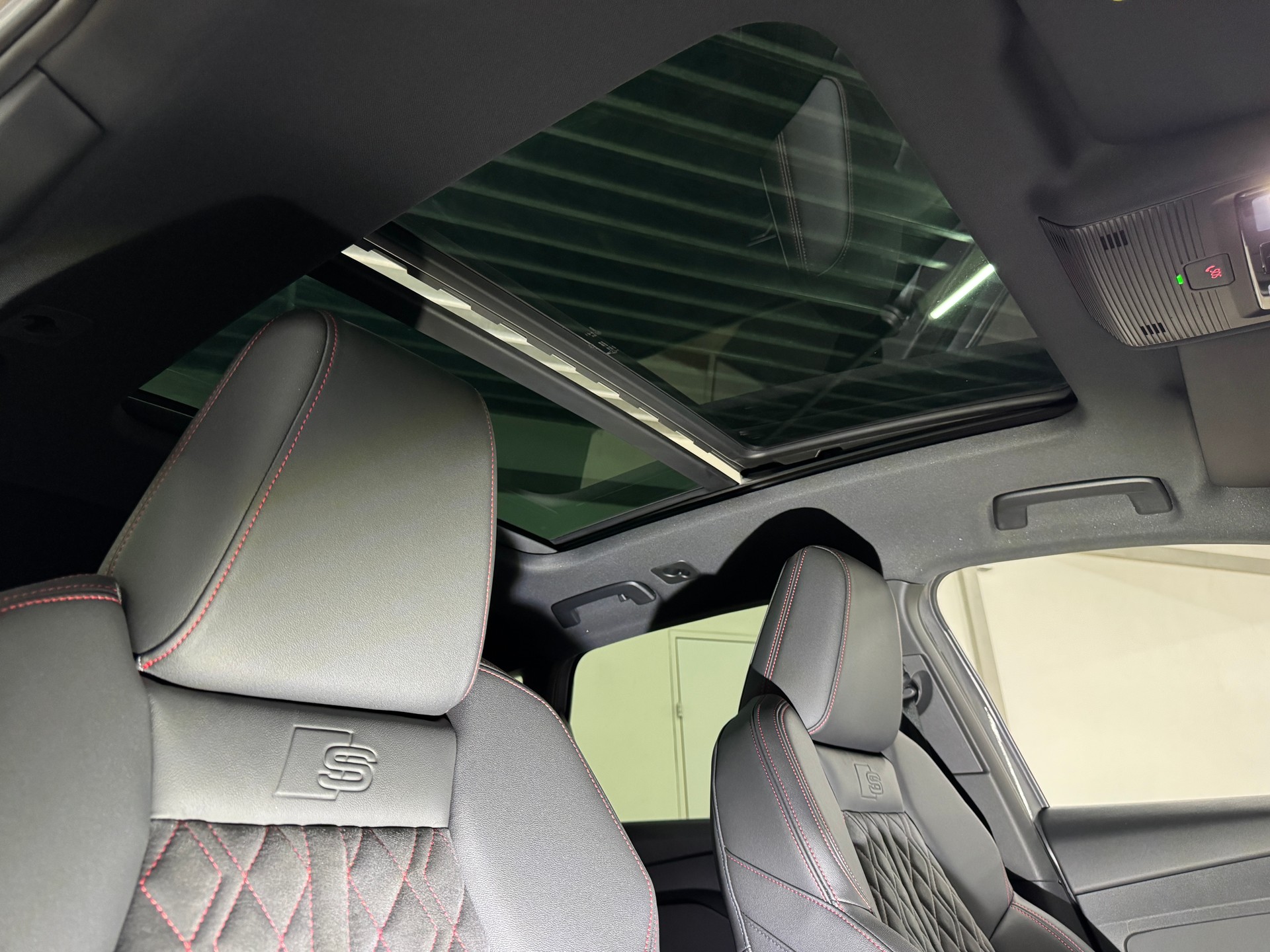 AUDI Q4 e-tron 45 S-Line Edition Swiss Ski quattro 82kWh / TOP-Ausstattung / CH-Fahrzeug-image-10