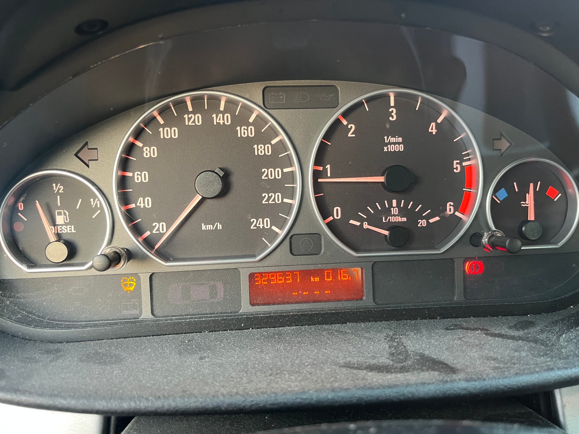 BMW 320d Touring-image-6