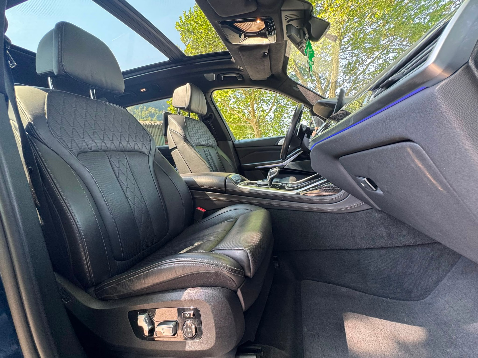 BMW X7 xDrive M50i Steptronic-image-18