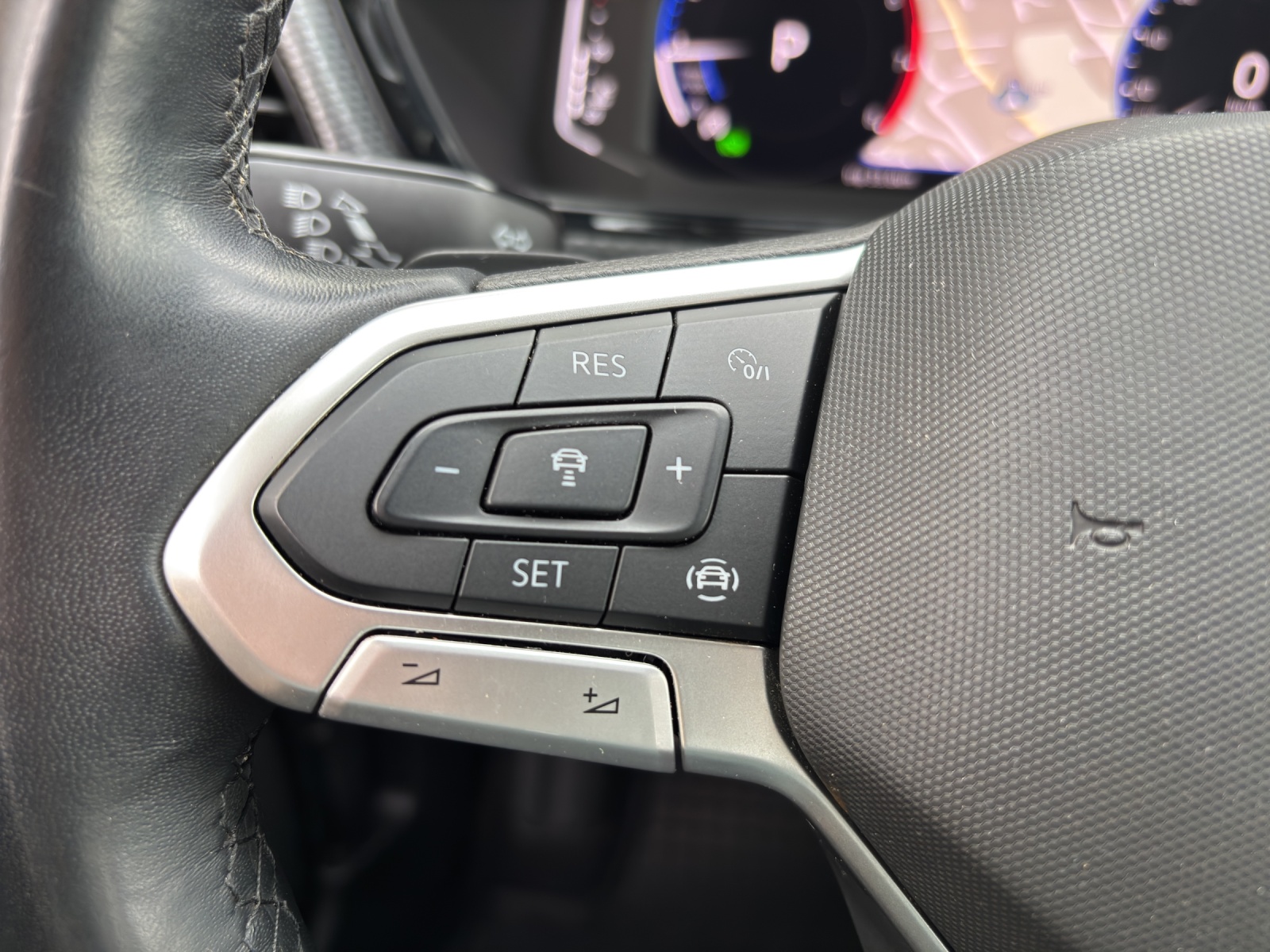VW T-Cross 1.0 TSI Life DSG mit AHK, Rückfahkamera & Winterräder-image-12