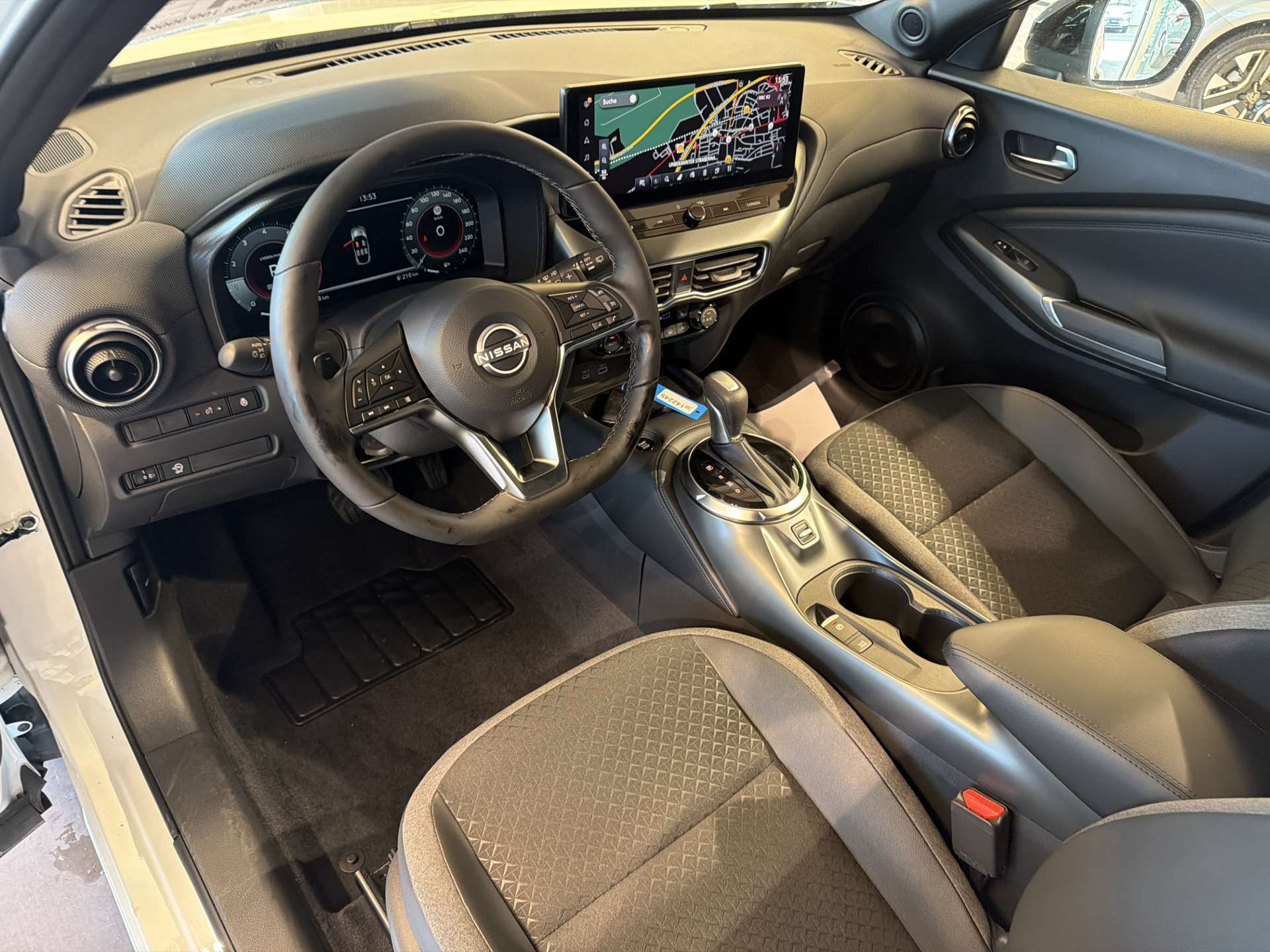 NISSAN Juke 1.0 DIG-T N-Connecta DCT-Automat-image-5
