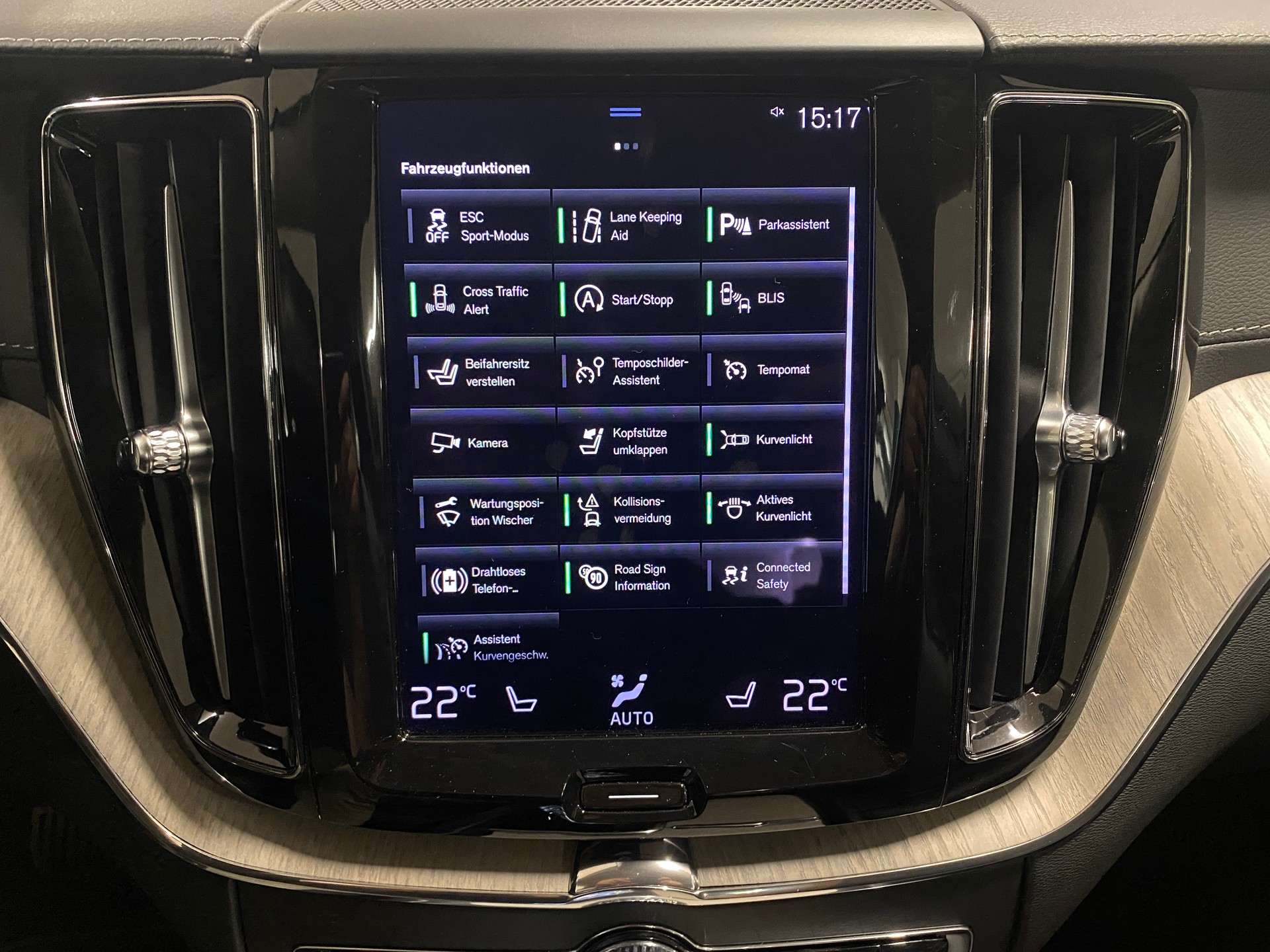 VOLVO XC60 2.0 B5 MH Inscription AWD-image-12