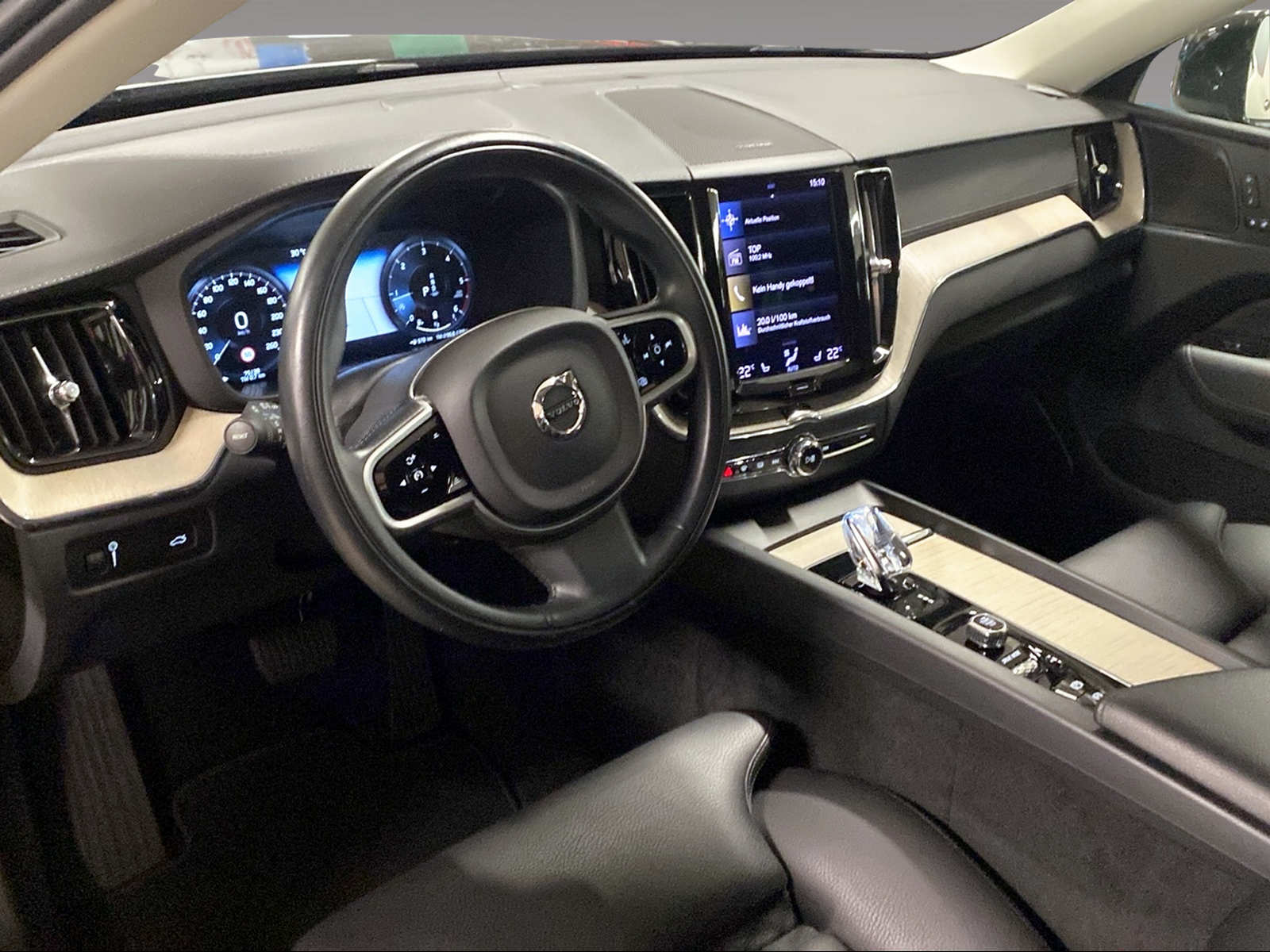 VOLVO XC60 2.0 B5 MH Inscription AWD-image-8