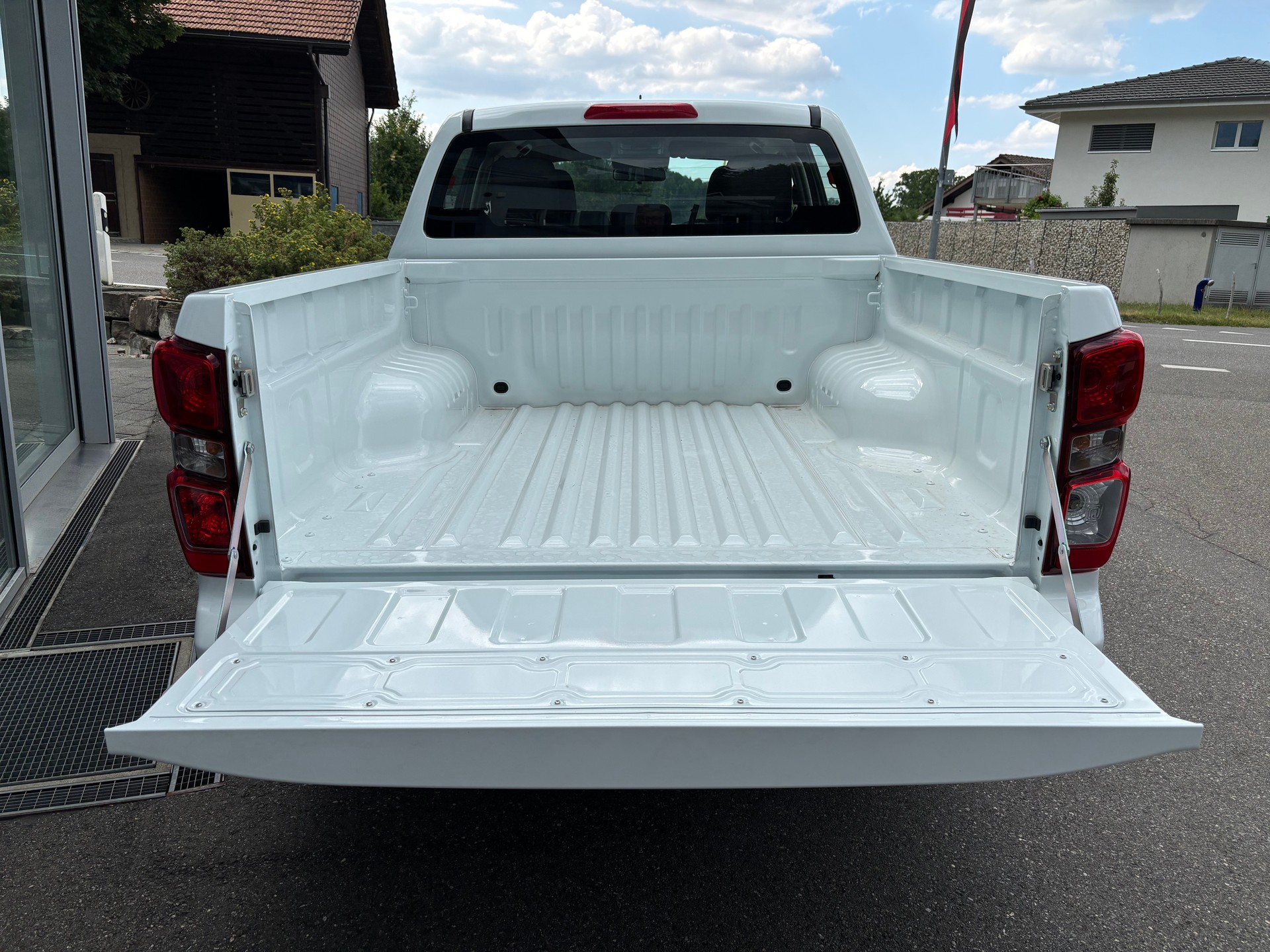 ISUZU D-MAX 2.2 Crew Cab Evolution 4x4 Automat-image-5