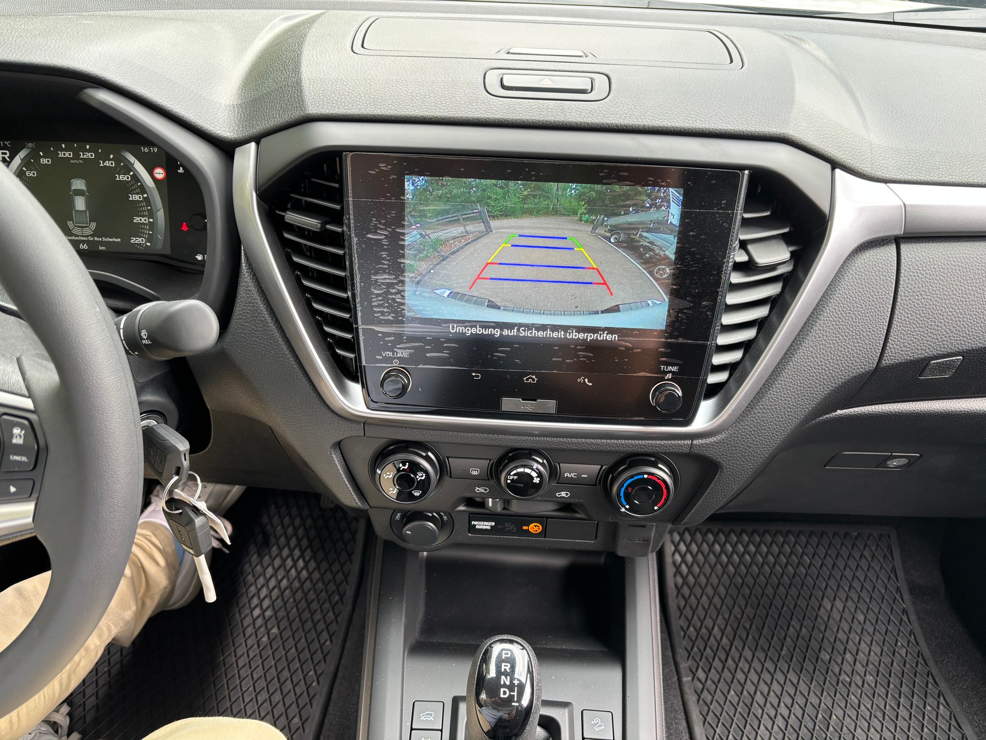 ISUZU D-MAX 2.2 Crew Cab Evolution 4x4 Automat-image-12