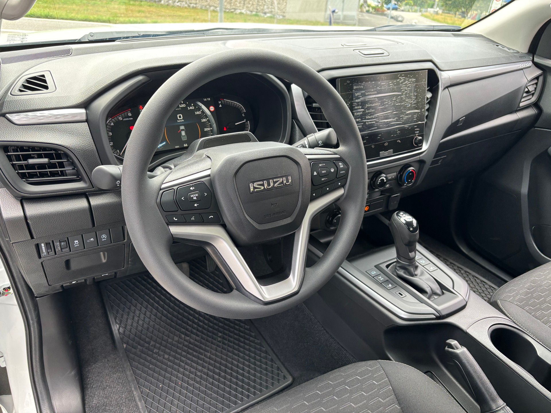 ISUZU D-MAX 2.2 Crew Cab Evolution 4x4 Automat-image-11