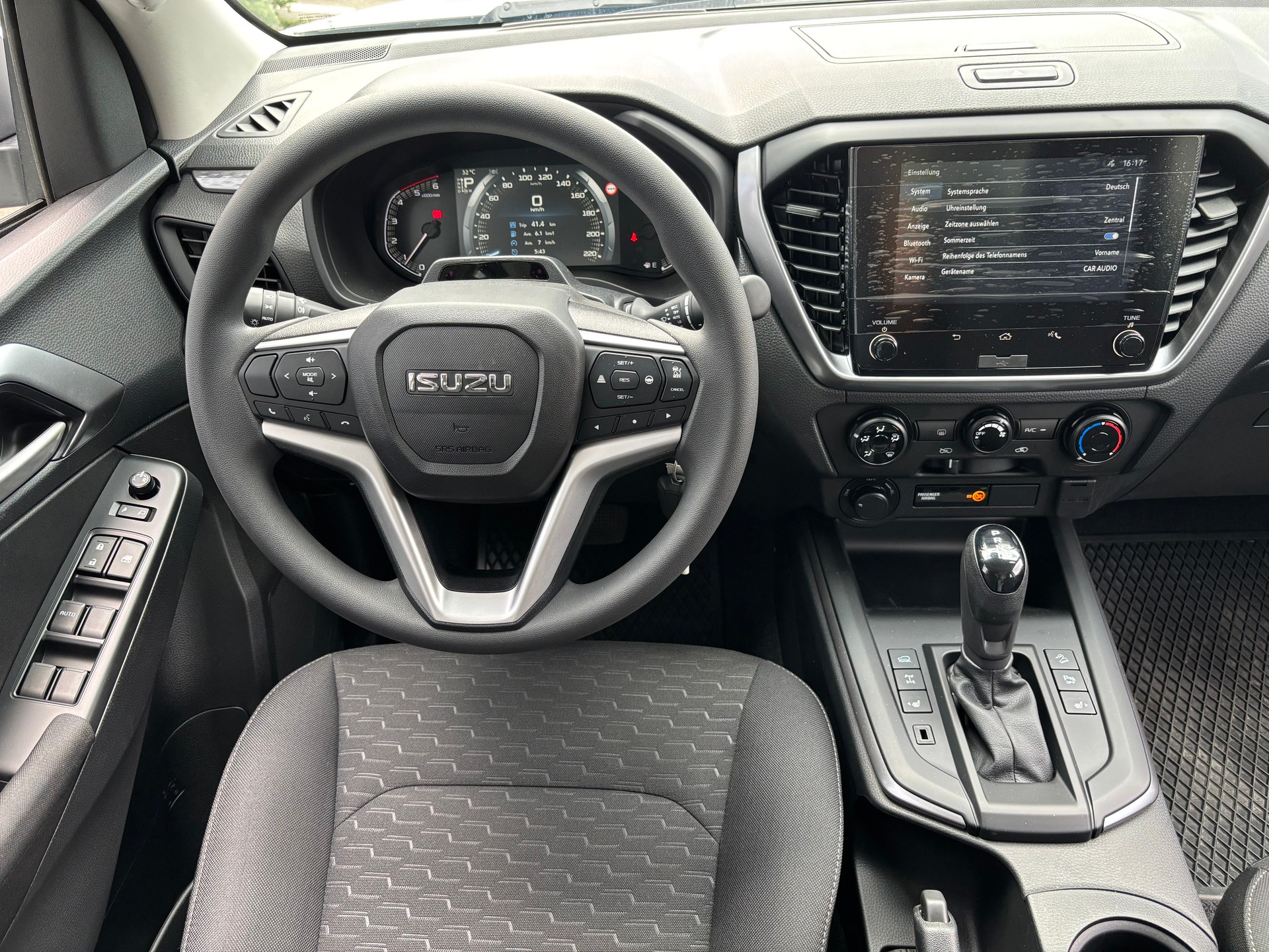 ISUZU D-MAX 2.2 Crew Cab Evolution 4x4 Automat-image-9
