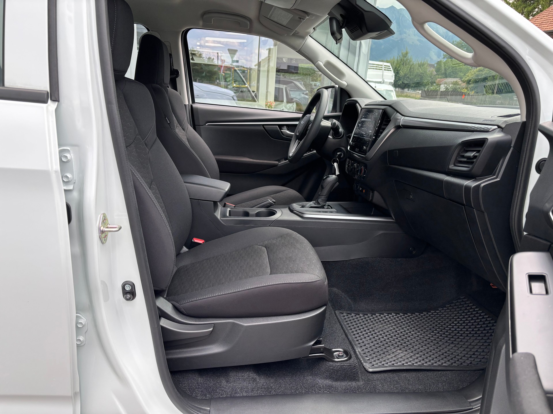 ISUZU D-MAX 2.2 Crew Cab Evolution 4x4 Automat-image-7