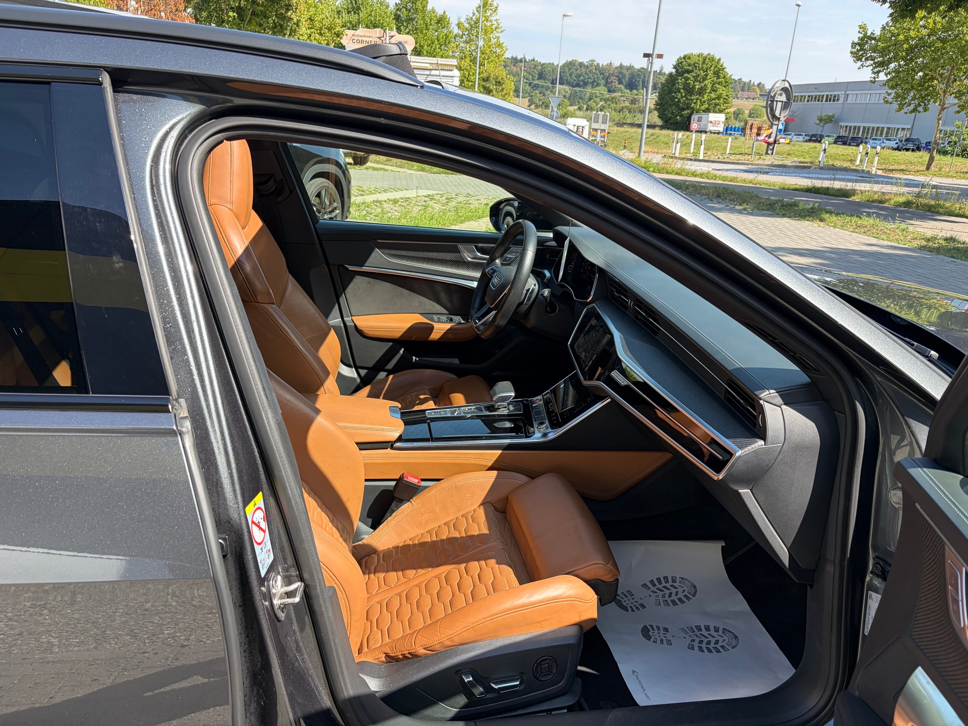 AUDI RS6 Avant 4.0 TFSI V8 quattro-image-10