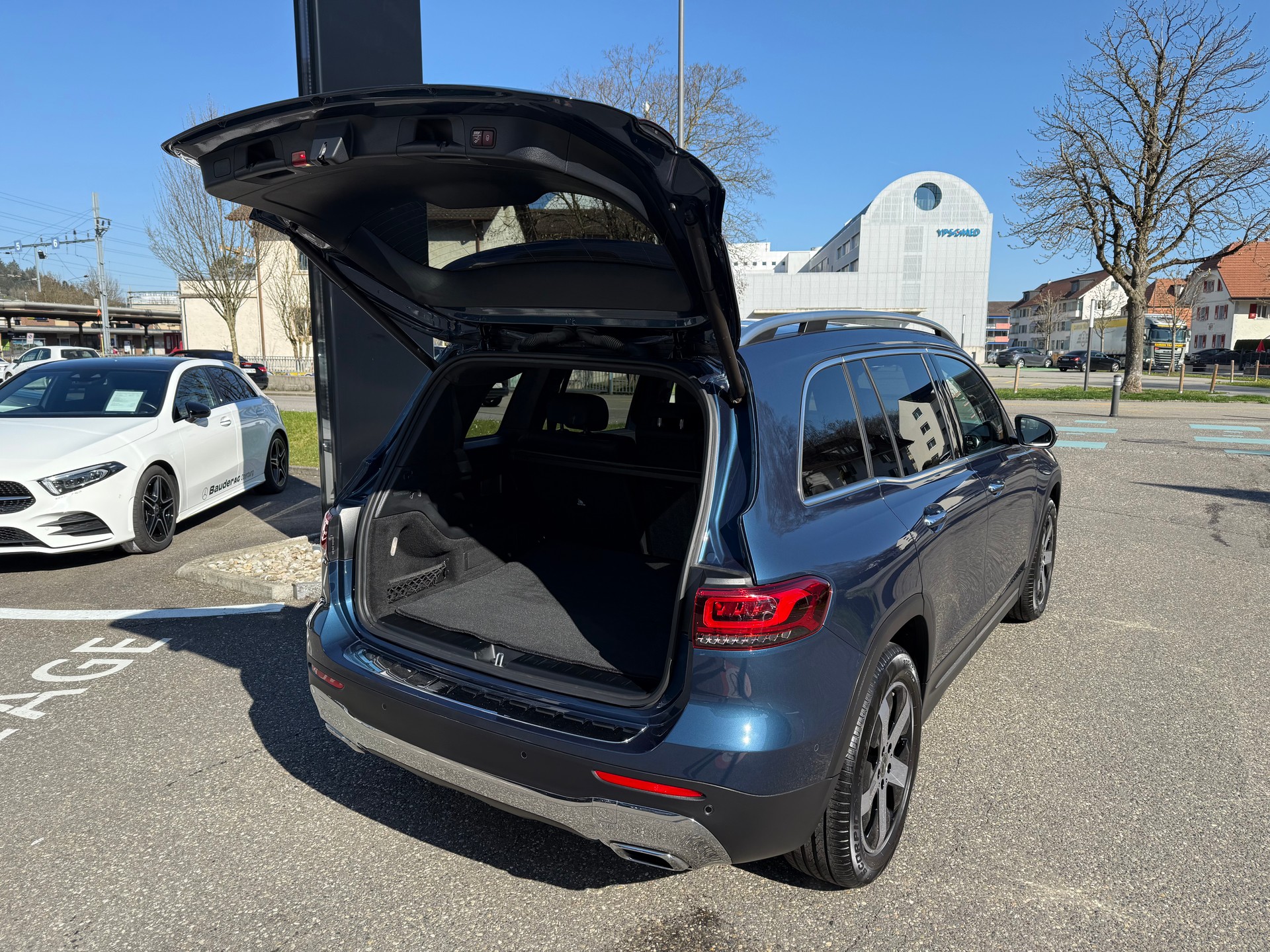 MERCEDES-BENZ GLB 200 Progressive 4matic-image-6