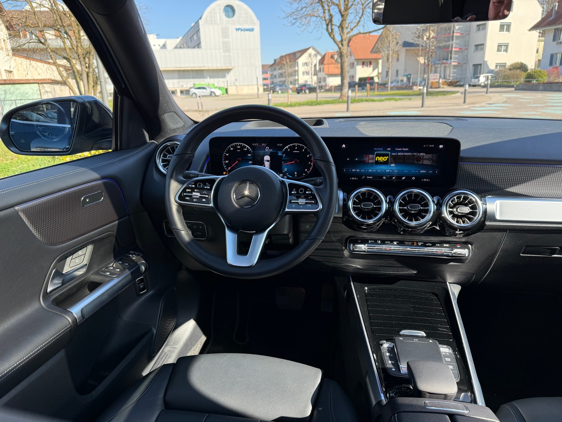 MERCEDES-BENZ GLB 200 Progressive 4matic-image-4