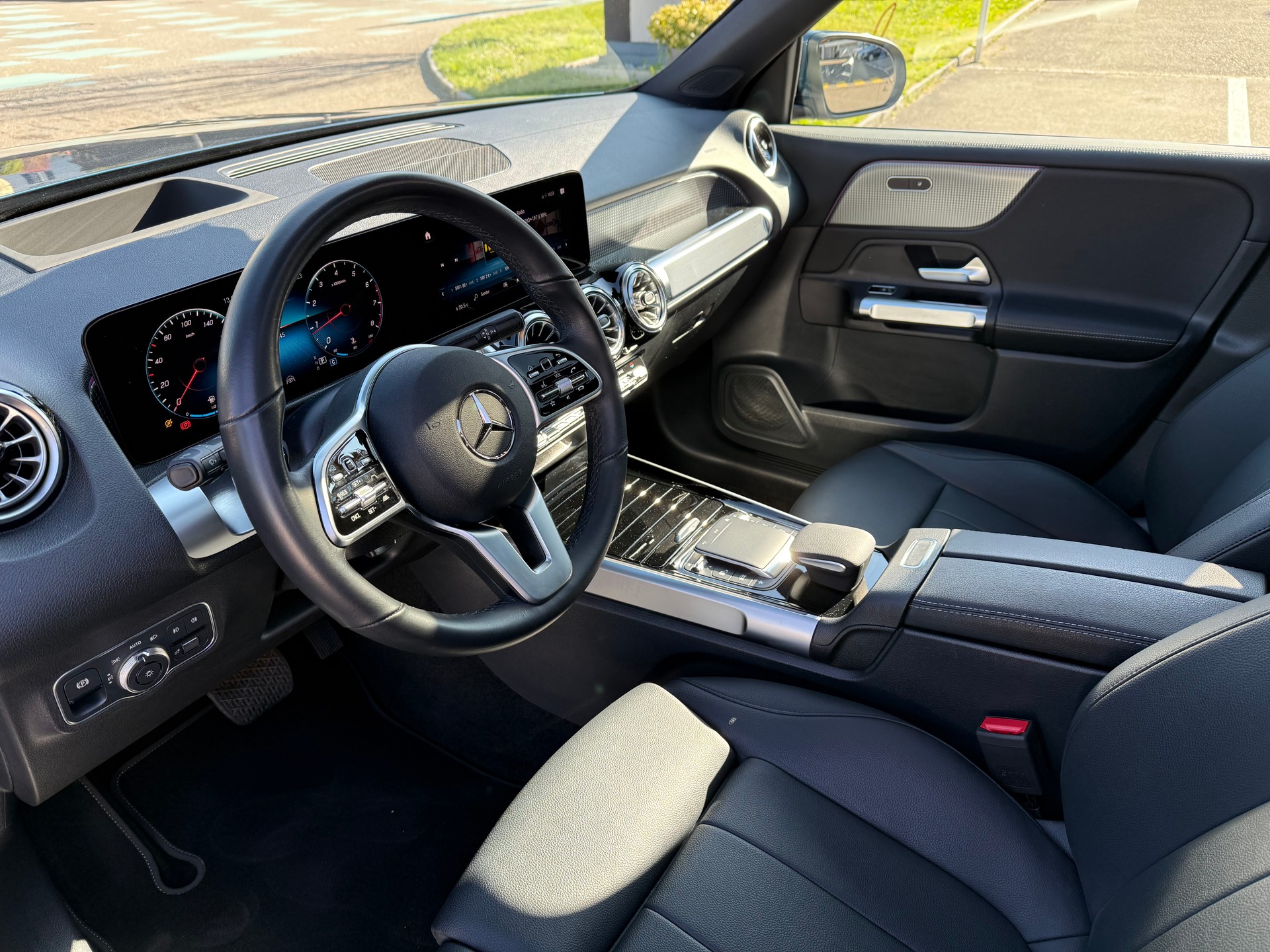 MERCEDES-BENZ GLB 200 Progressive 4matic-image-3