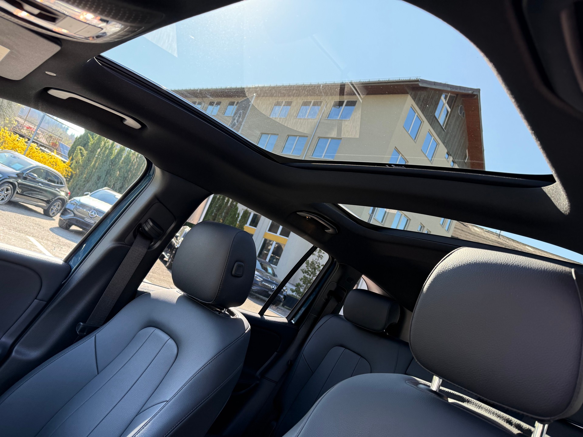 MERCEDES-BENZ GLB 200 Progressive 4matic-image-10