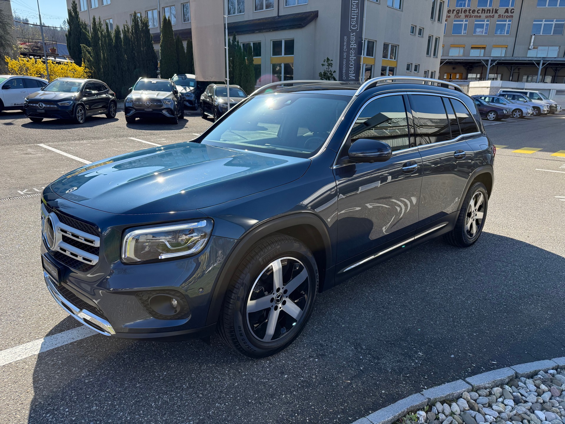 MERCEDES-BENZ GLB 200 Progressive 4matic-image-2