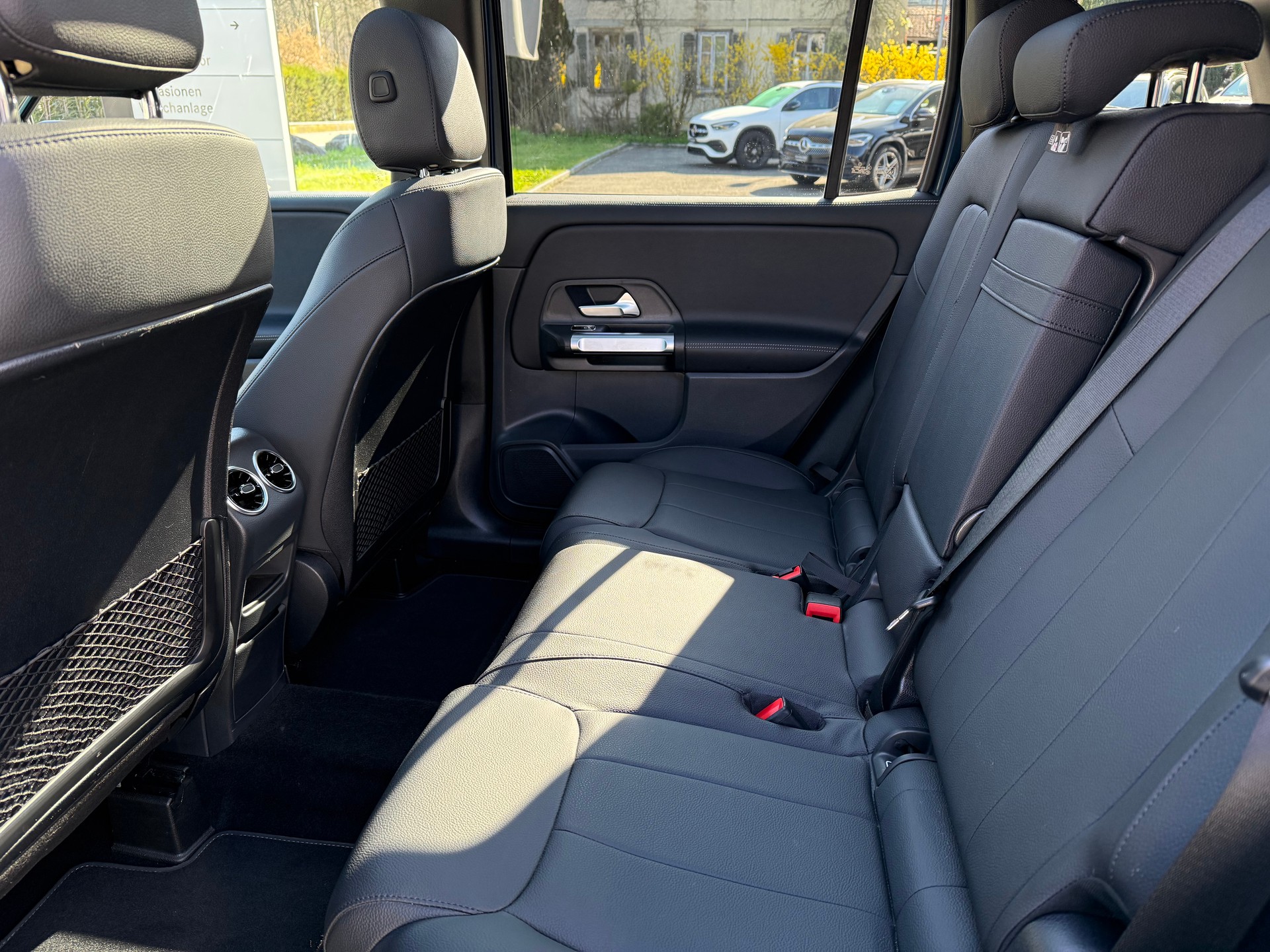 MERCEDES-BENZ GLB 200 Progressive 4matic-image-5