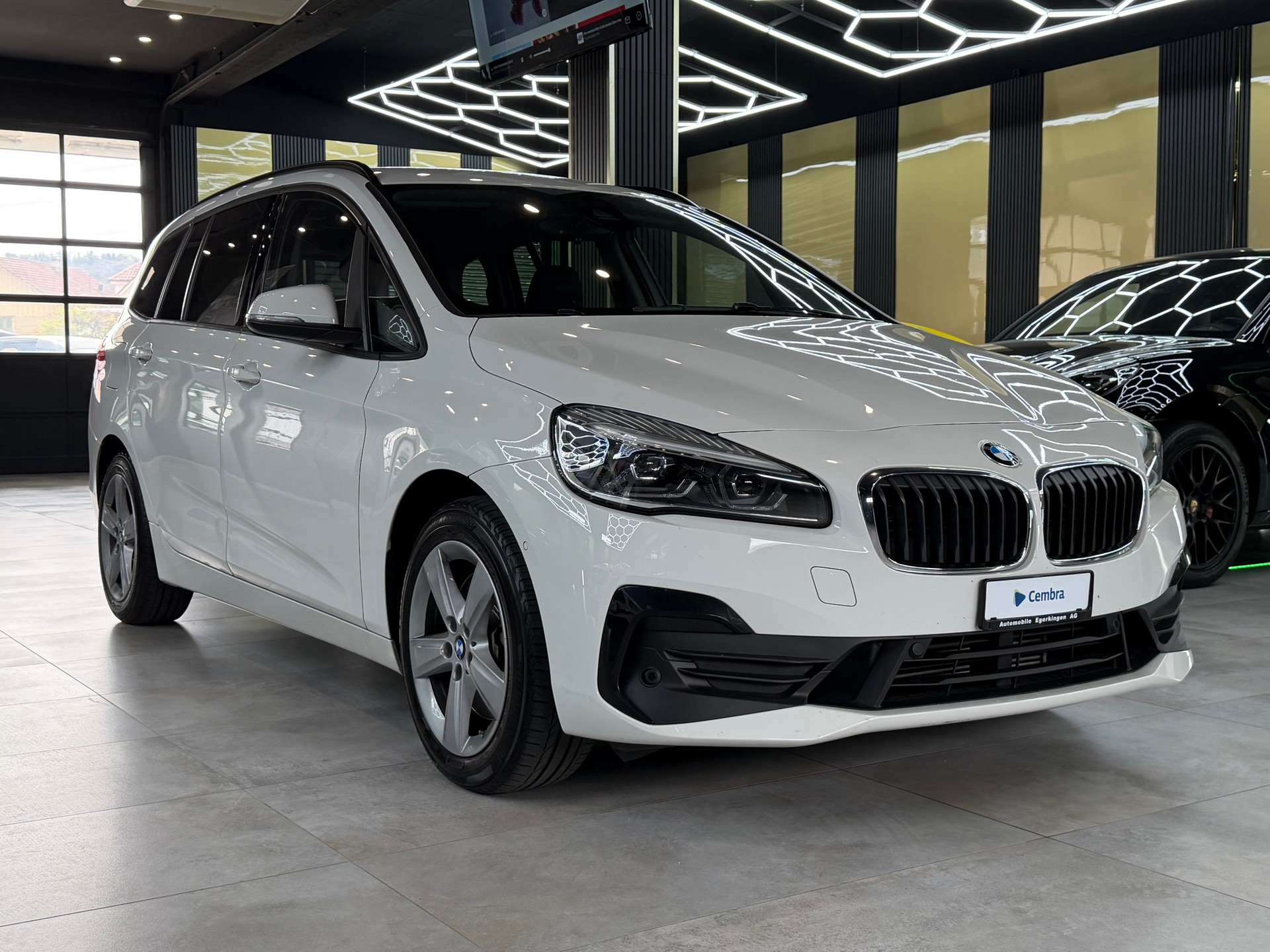 BMW 220d xDrive Gran Tourer Steptronic-image-2