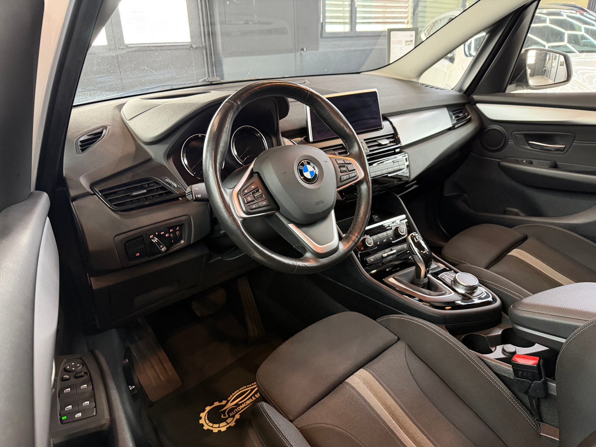 BMW 220d xDrive Gran Tourer Steptronic-image-8
