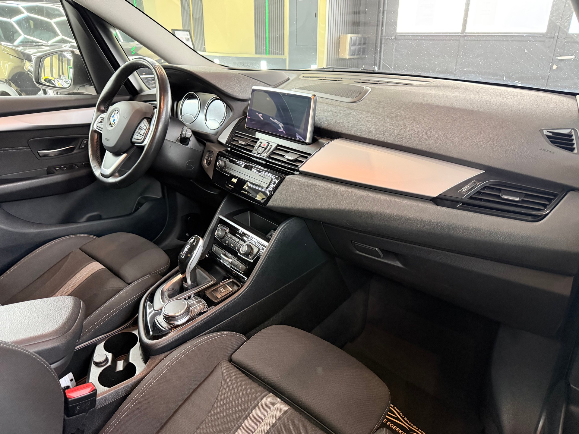 BMW 220d xDrive Gran Tourer Steptronic-image-10