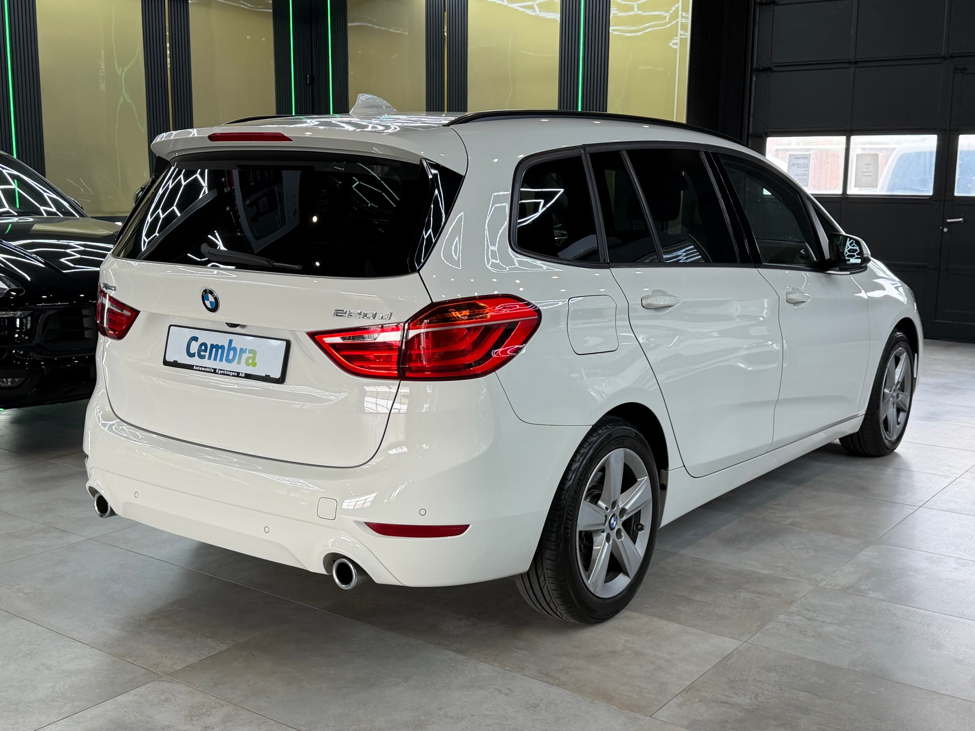 BMW 220d xDrive Gran Tourer Steptronic-image-4